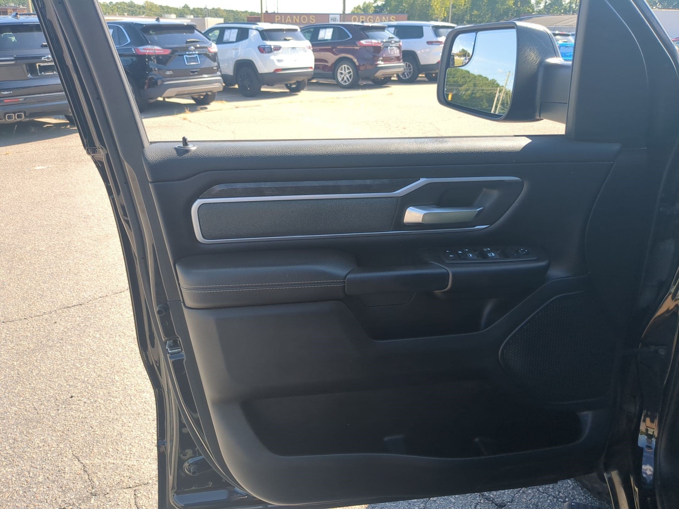 2022 RAM 1500 Big Horn Crew Cab 4x4 6'4' Box