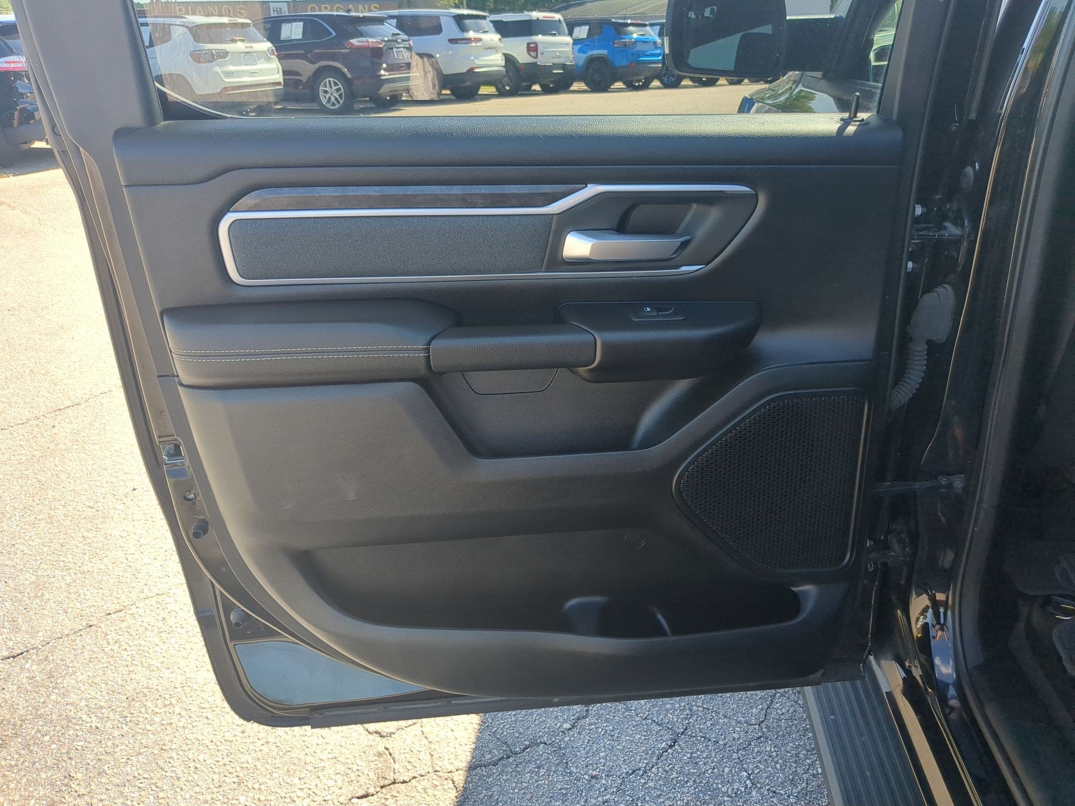 2022 RAM 1500 Big Horn Crew Cab 4x4 6'4' Box