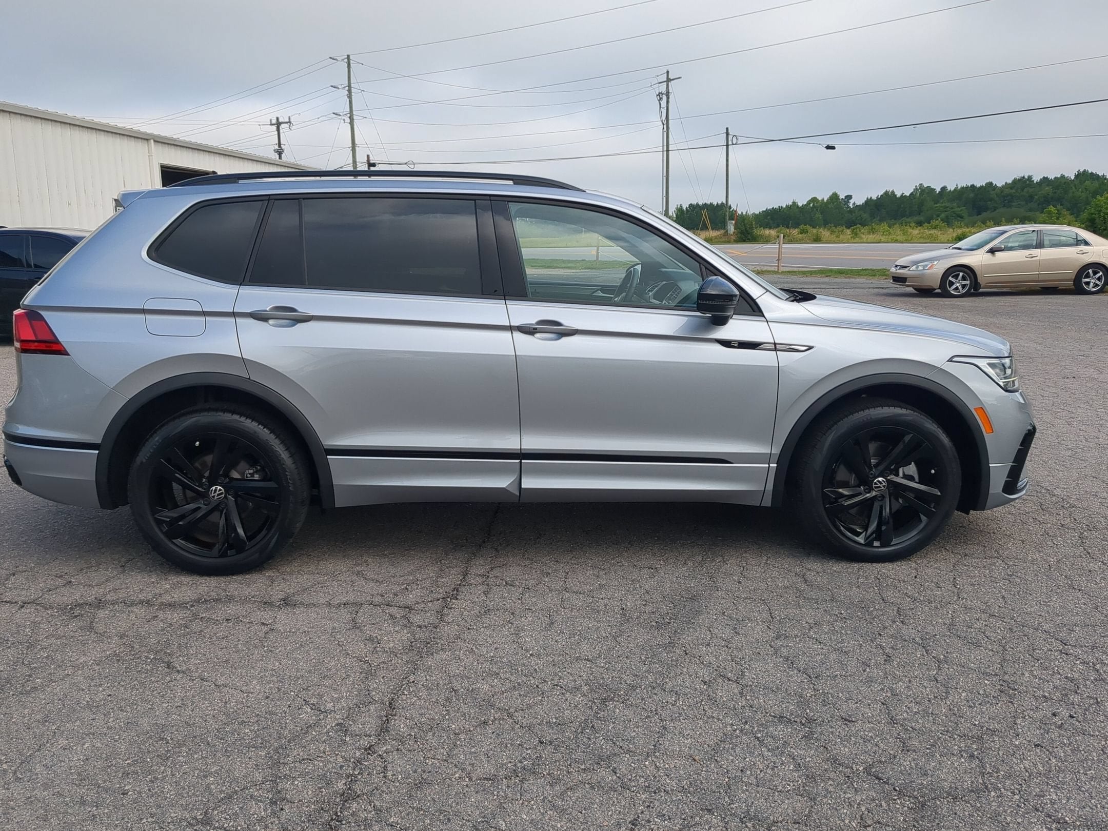 2023 Volkswagen Tiguan 2.0T SE R-Line Black