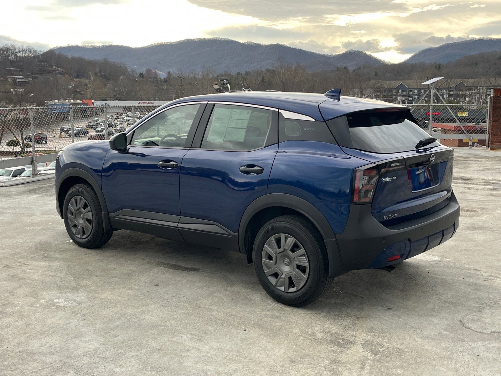 2025 Nissan Kicks S