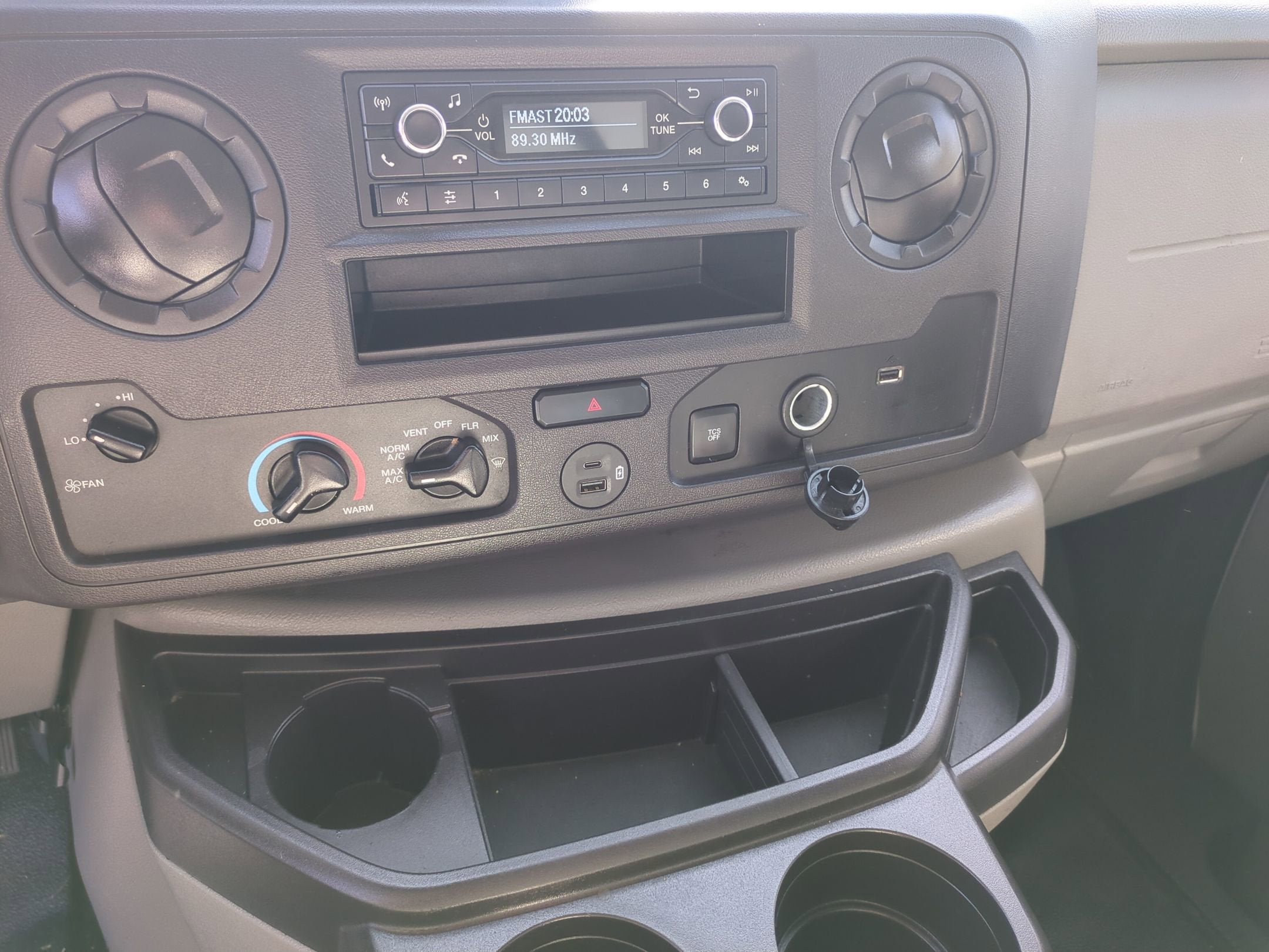 2024 Ford E-Series Cutaway Base