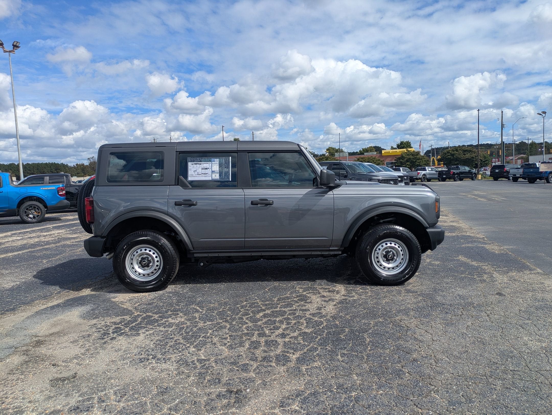 2025 Ford Bronco Base - Crossroads Courtesy Demo