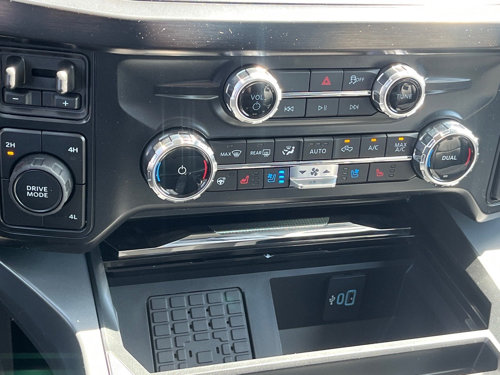 2026 Ford Super Duty F-450 DRW LARIAT
