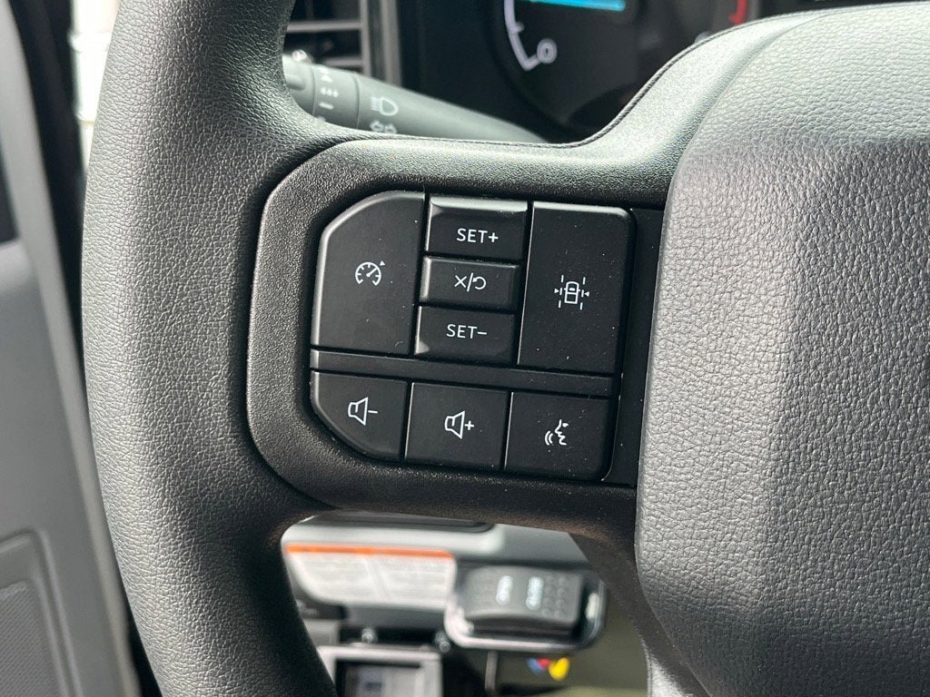 2025 Ford Super Duty F-600 DRW XL