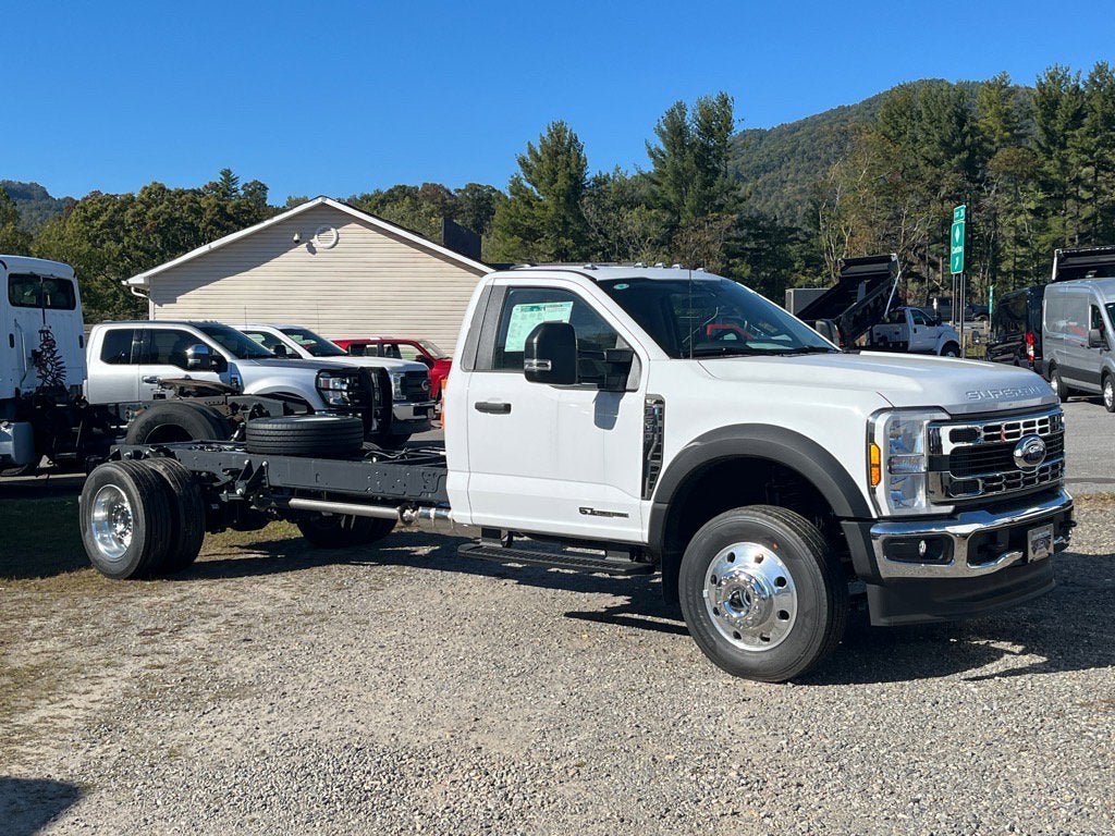 2025 Ford Super Duty F-600 DRW XLT