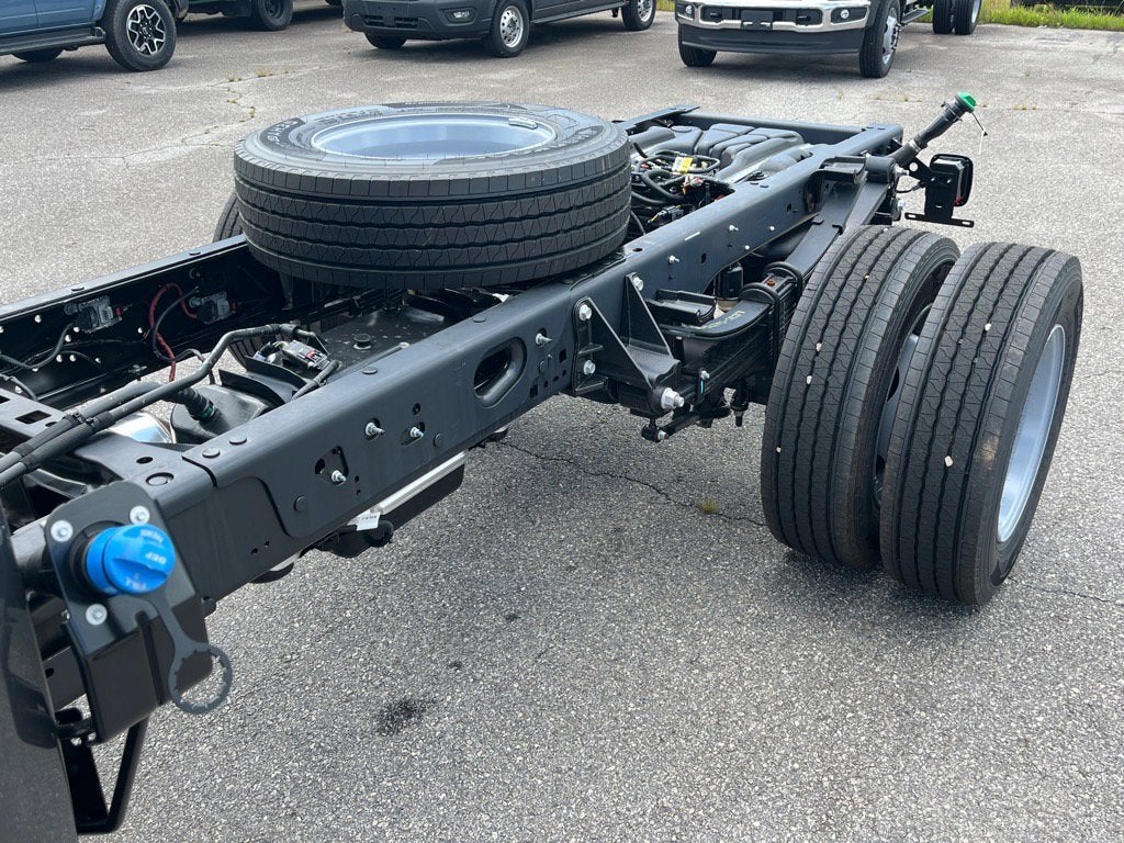 2025 Ford Super Duty F-600 DRW XL