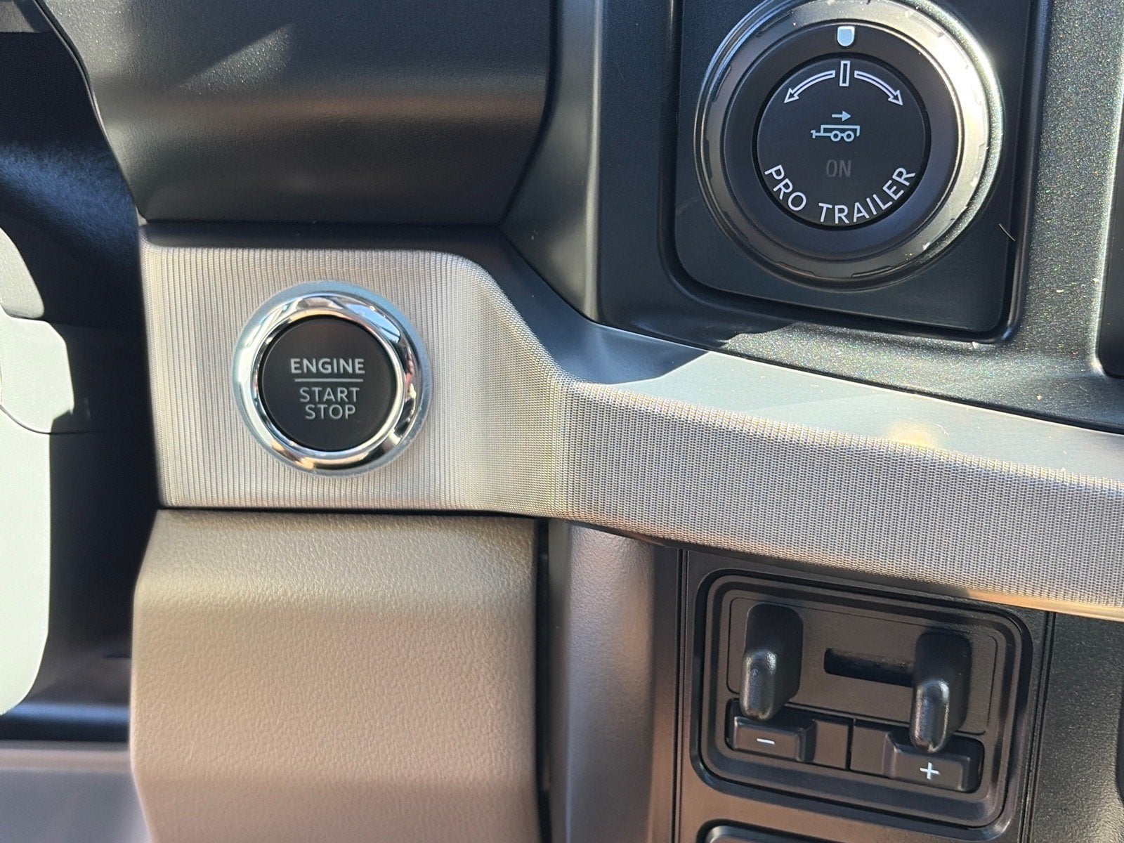 2025 Ford Super Duty F-350 SRW Platinum
