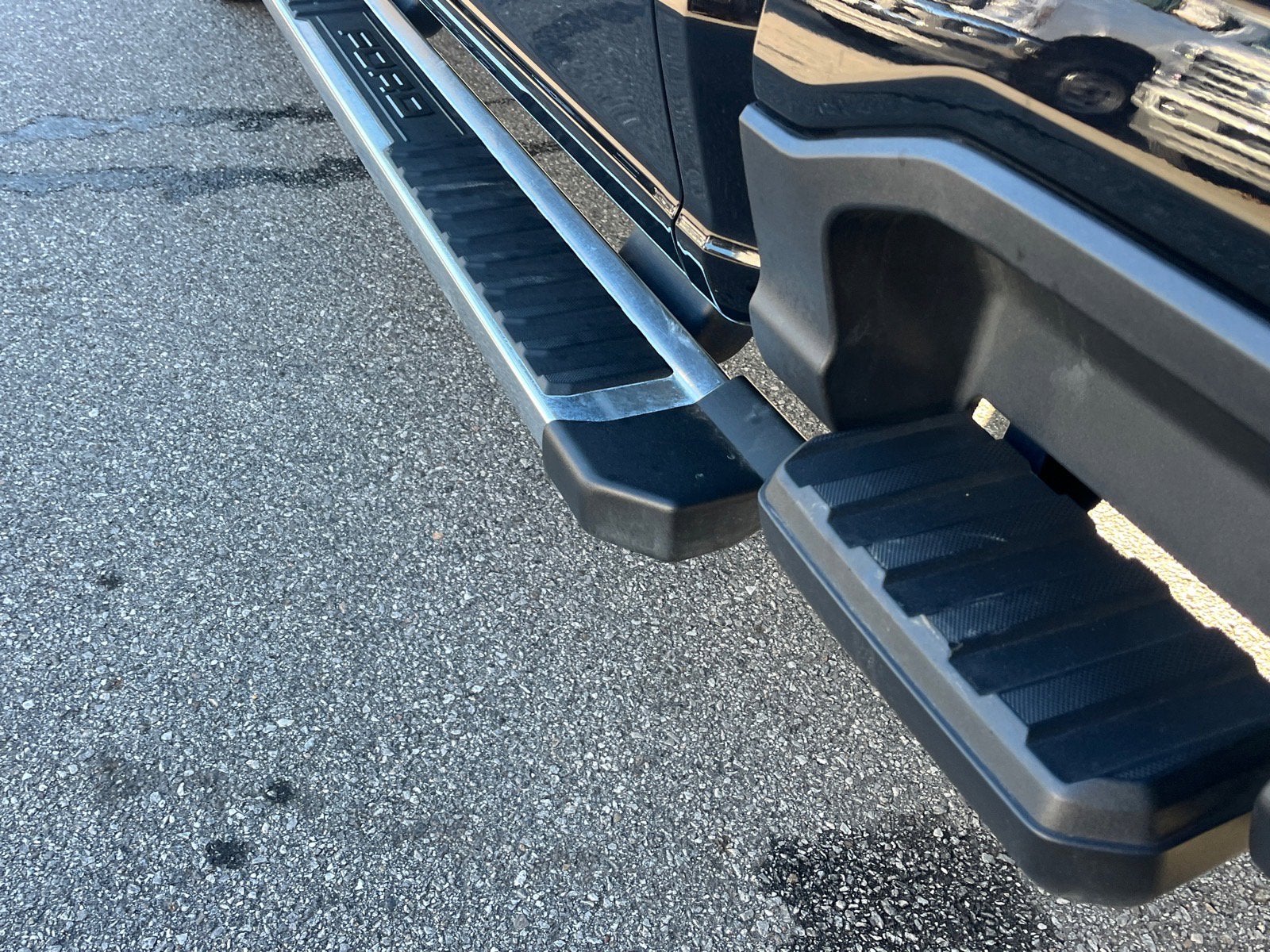 2024 Ford Super Duty F-350 DRW LARIAT