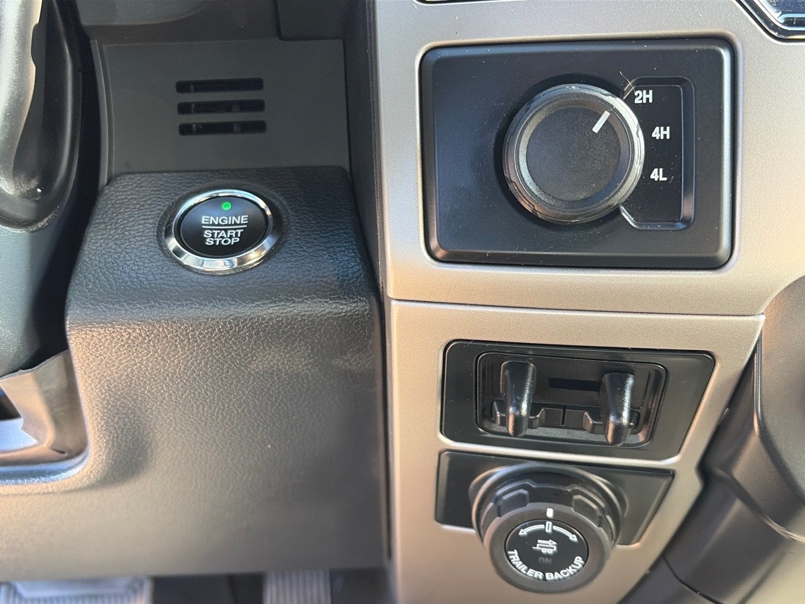 2022 Ford Super Duty F-350 DRW LARIAT