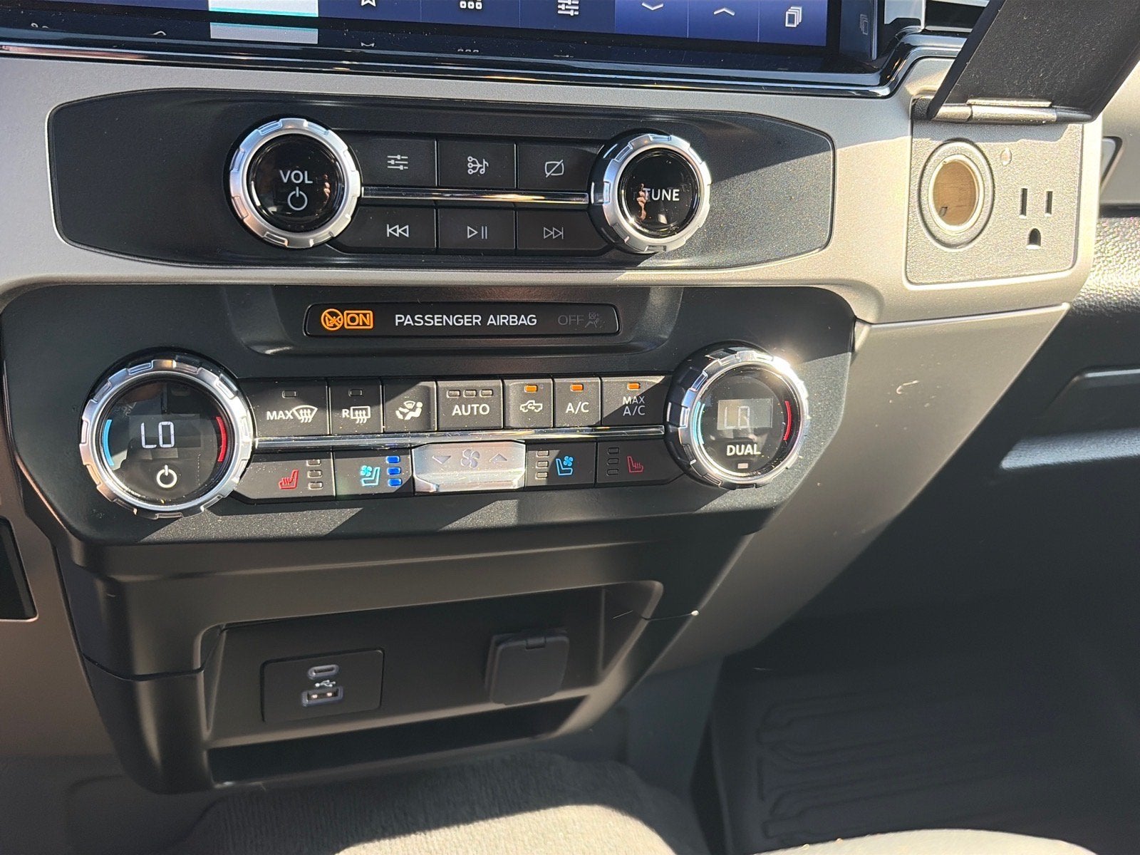 2022 Ford Super Duty F-350 DRW LARIAT