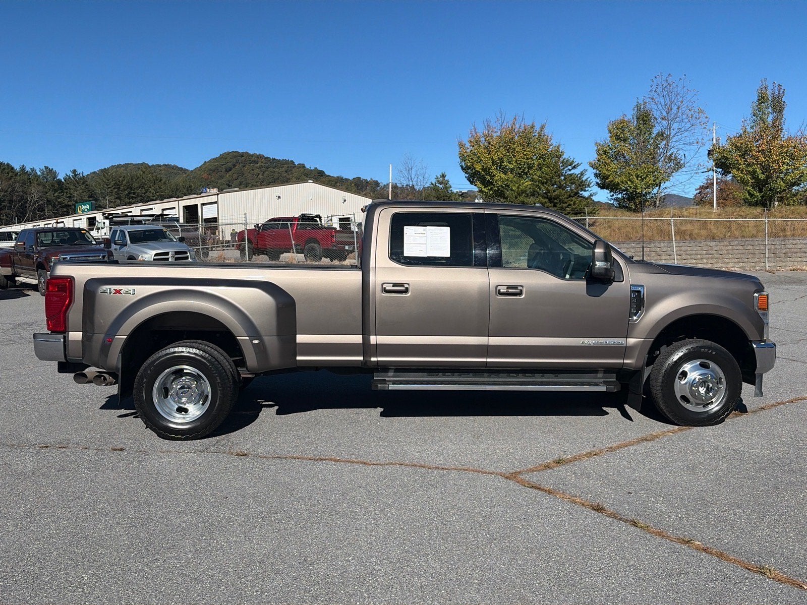 2022 Ford Super Duty F-350 DRW LARIAT