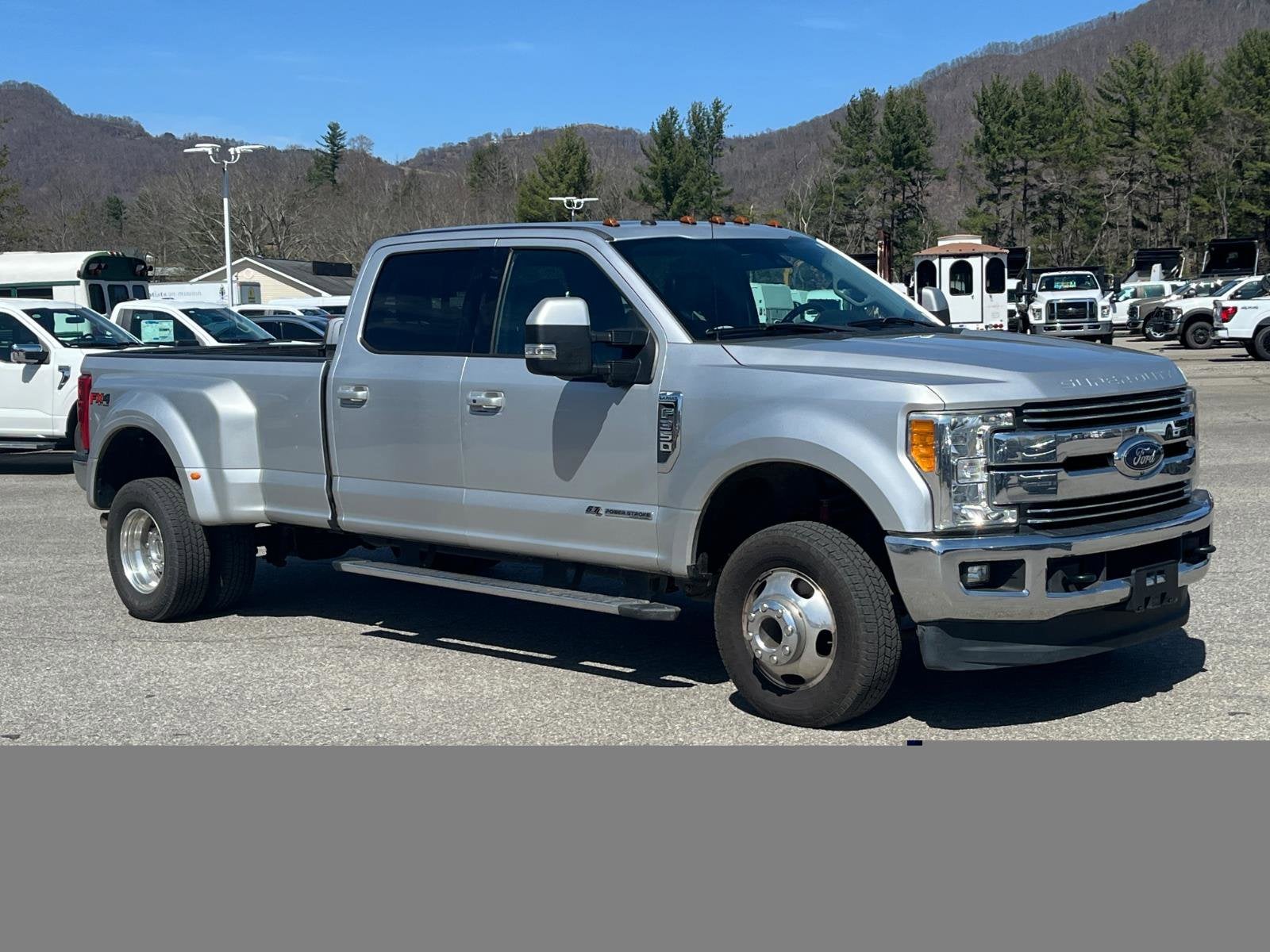 2017 Ford Super Duty F-350 DRW Lariat