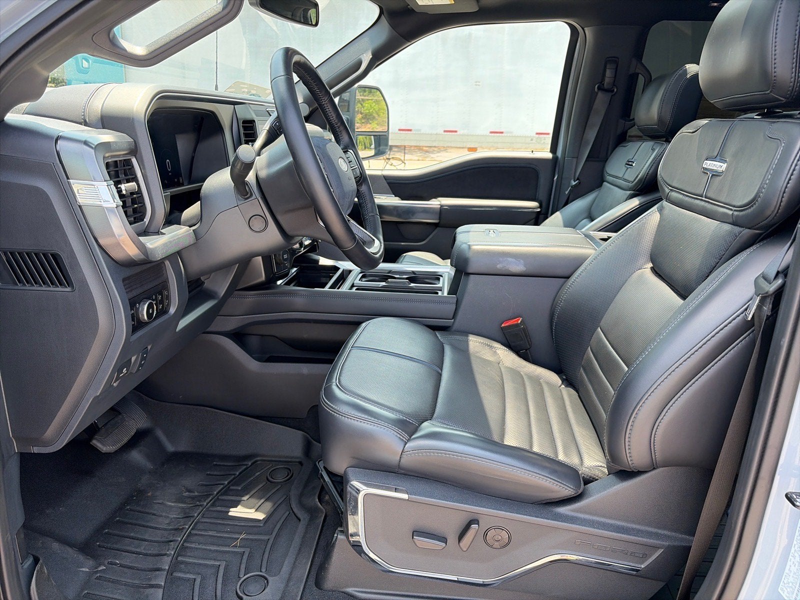 2025 Ford Super Duty F-450 DRW Platinum