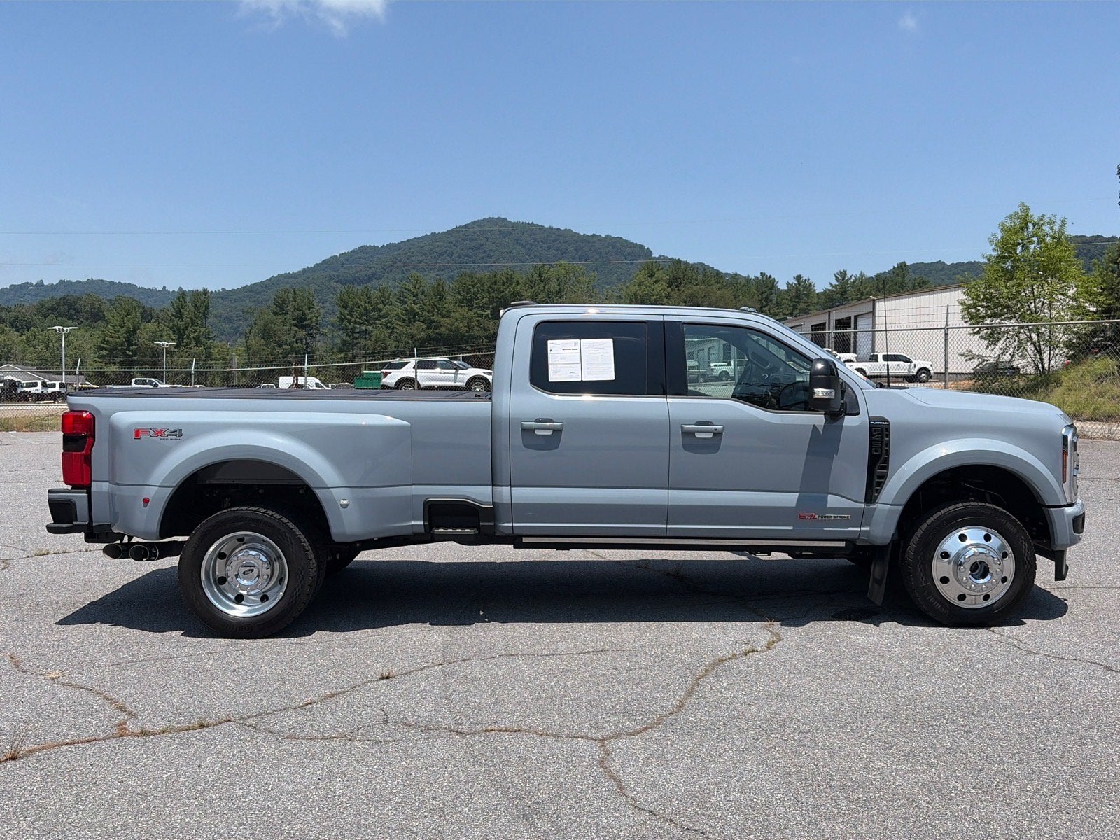 2025 Ford Super Duty F-450 DRW Platinum
