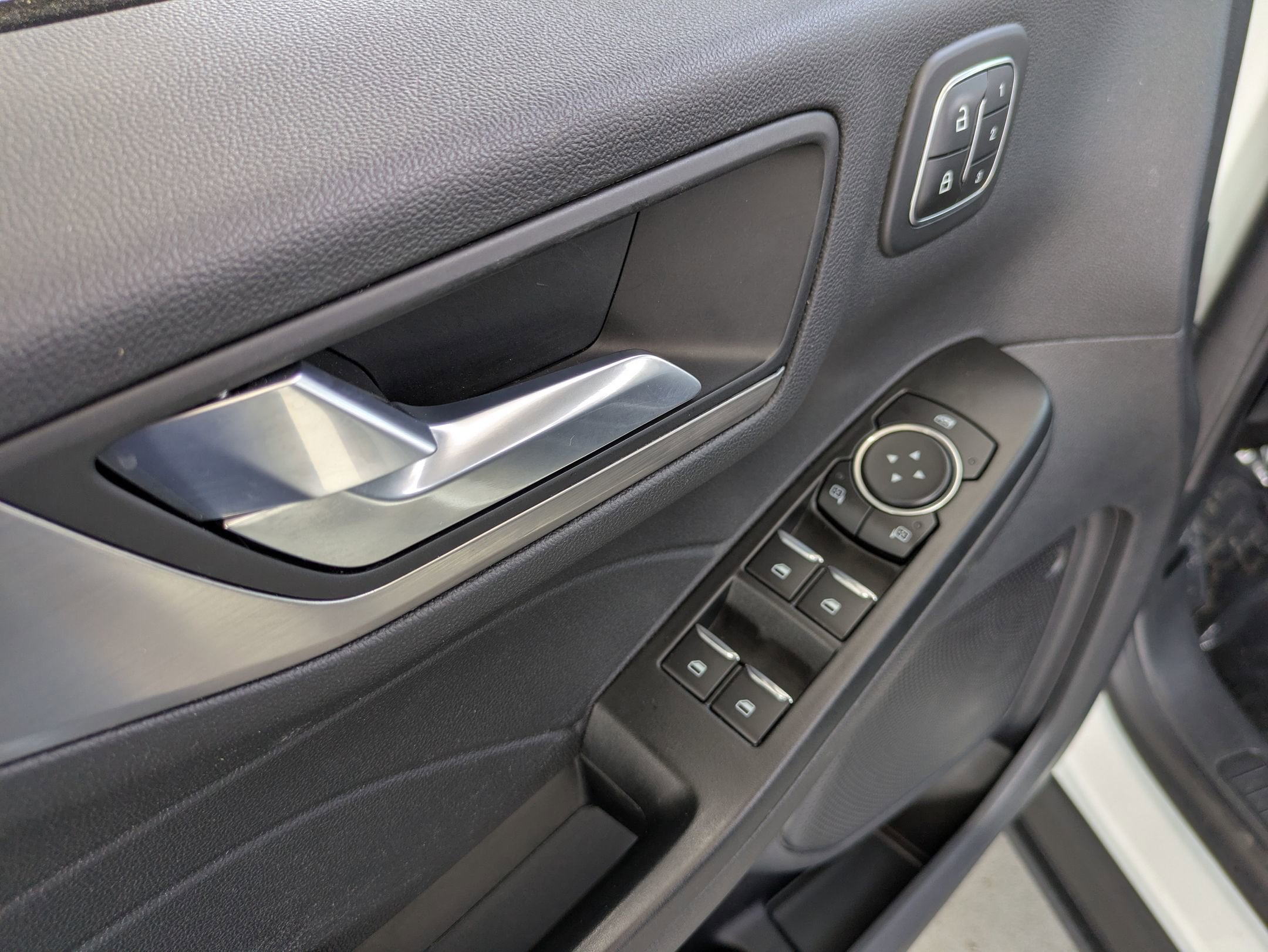 2022 Ford Escape Titanium Hybrid