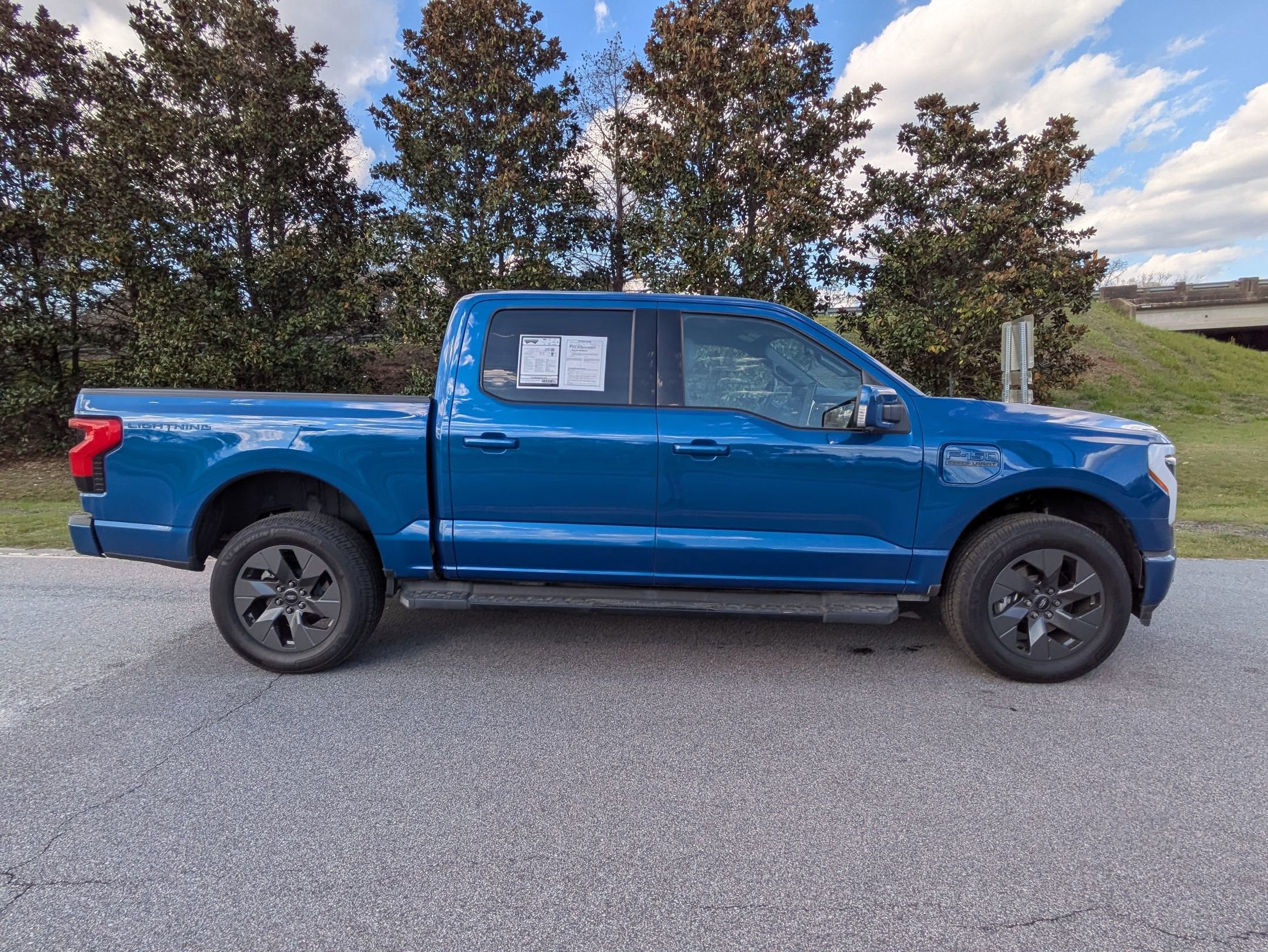 2022 Ford F-150 Lightning LARIAT