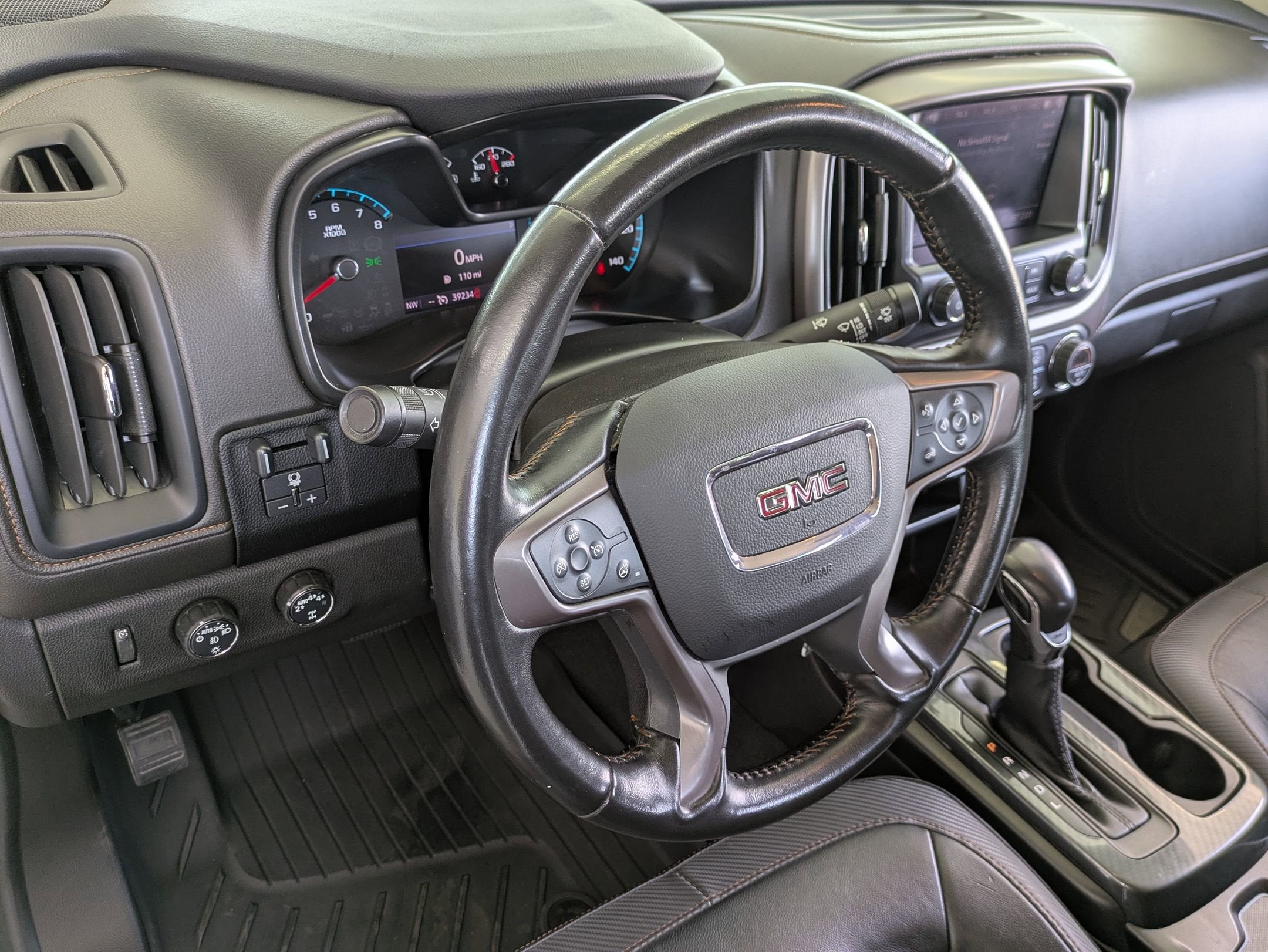2022 GMC Canyon 4WD AT4 w/Leather