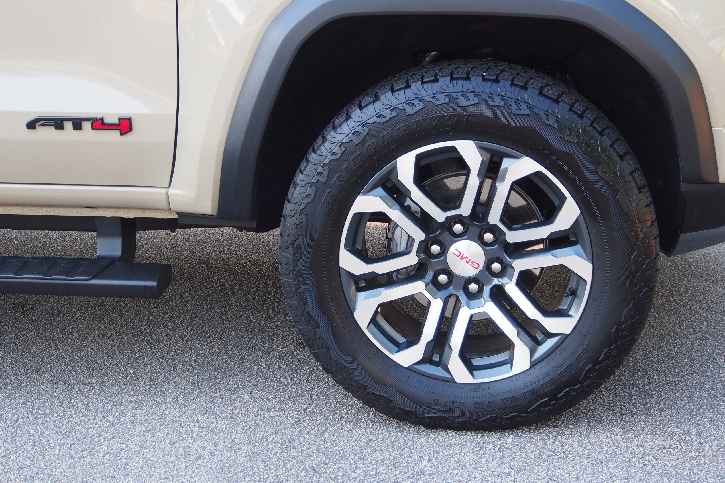 2024 GMC Canyon 4WD AT4
