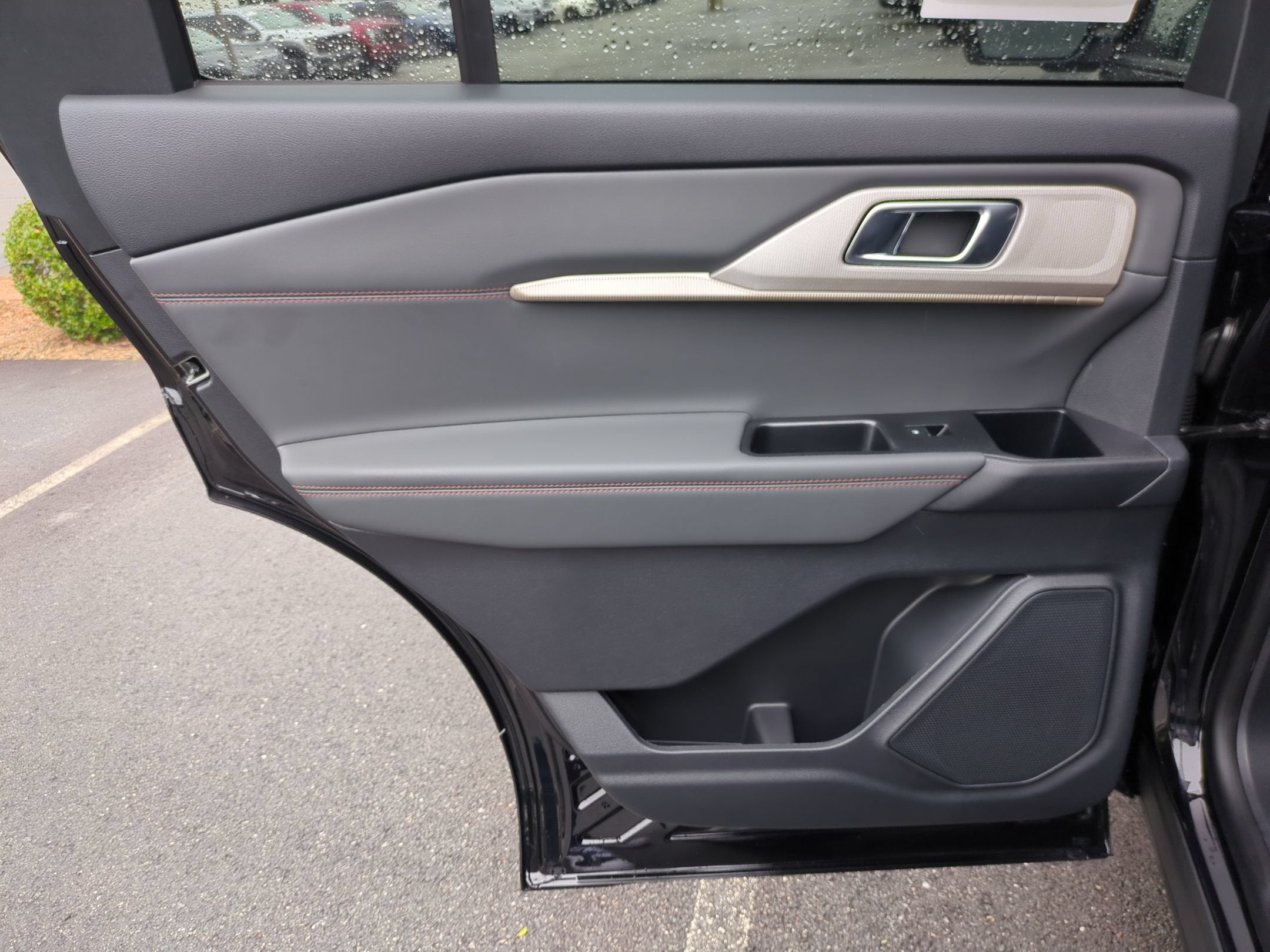 2027 Ford Explorer Active w/200A Pkg