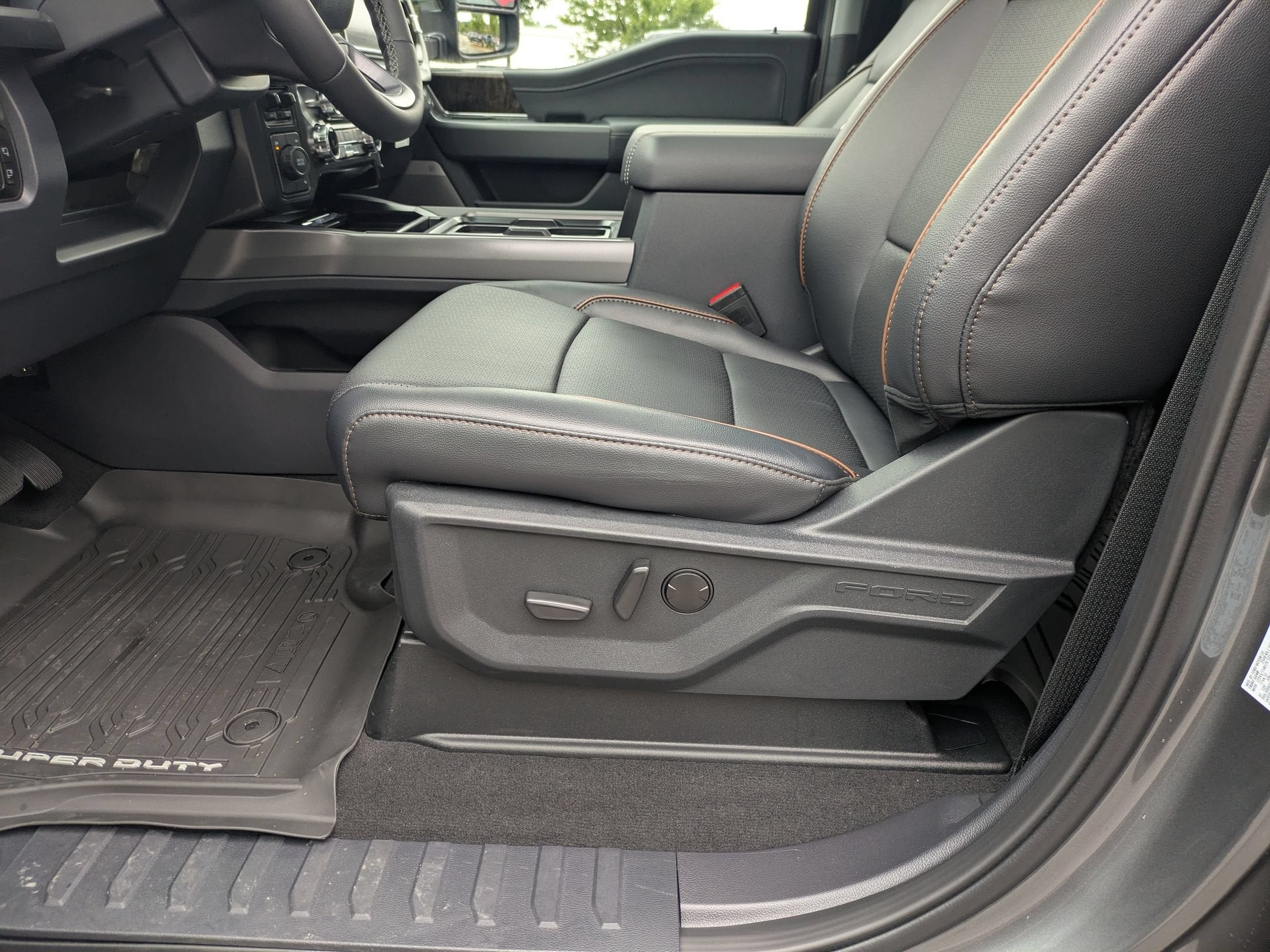 2026 Ford Super Duty F-350 DRW LARIAT