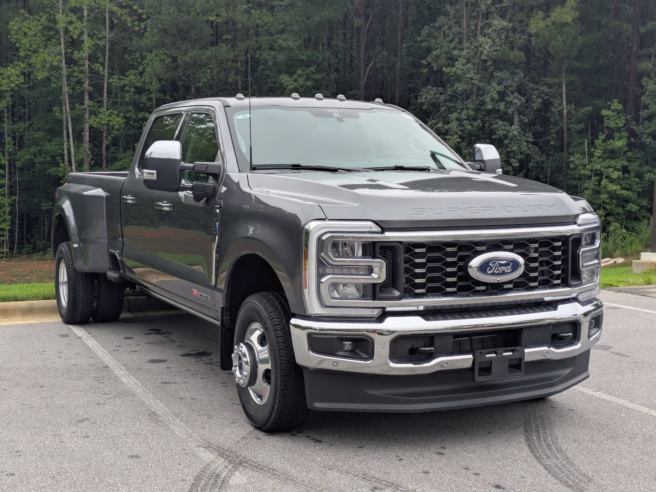 2026 Ford Super Duty F-350 DRW LARIAT