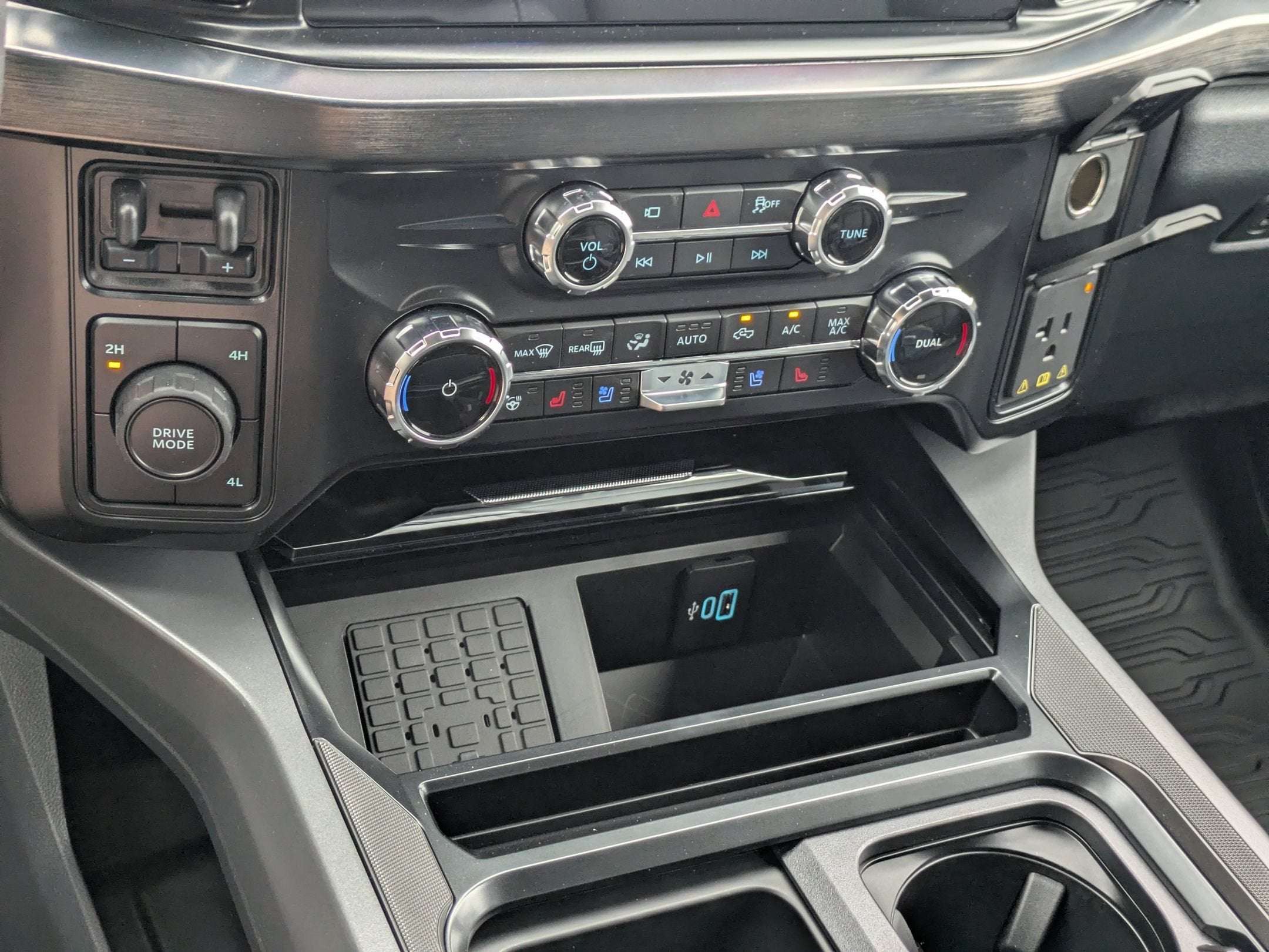 2026 Ford Super Duty F-350 DRW LARIAT