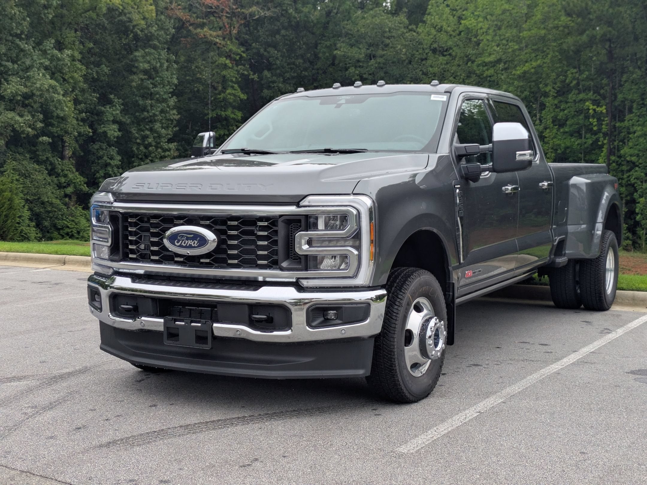 2026 Ford Super Duty F-350 DRW LARIAT
