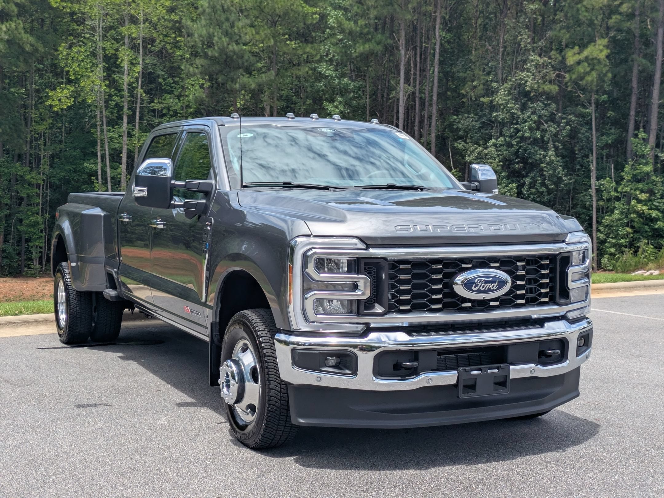2026 Ford Super Duty F-350 DRW LARIAT