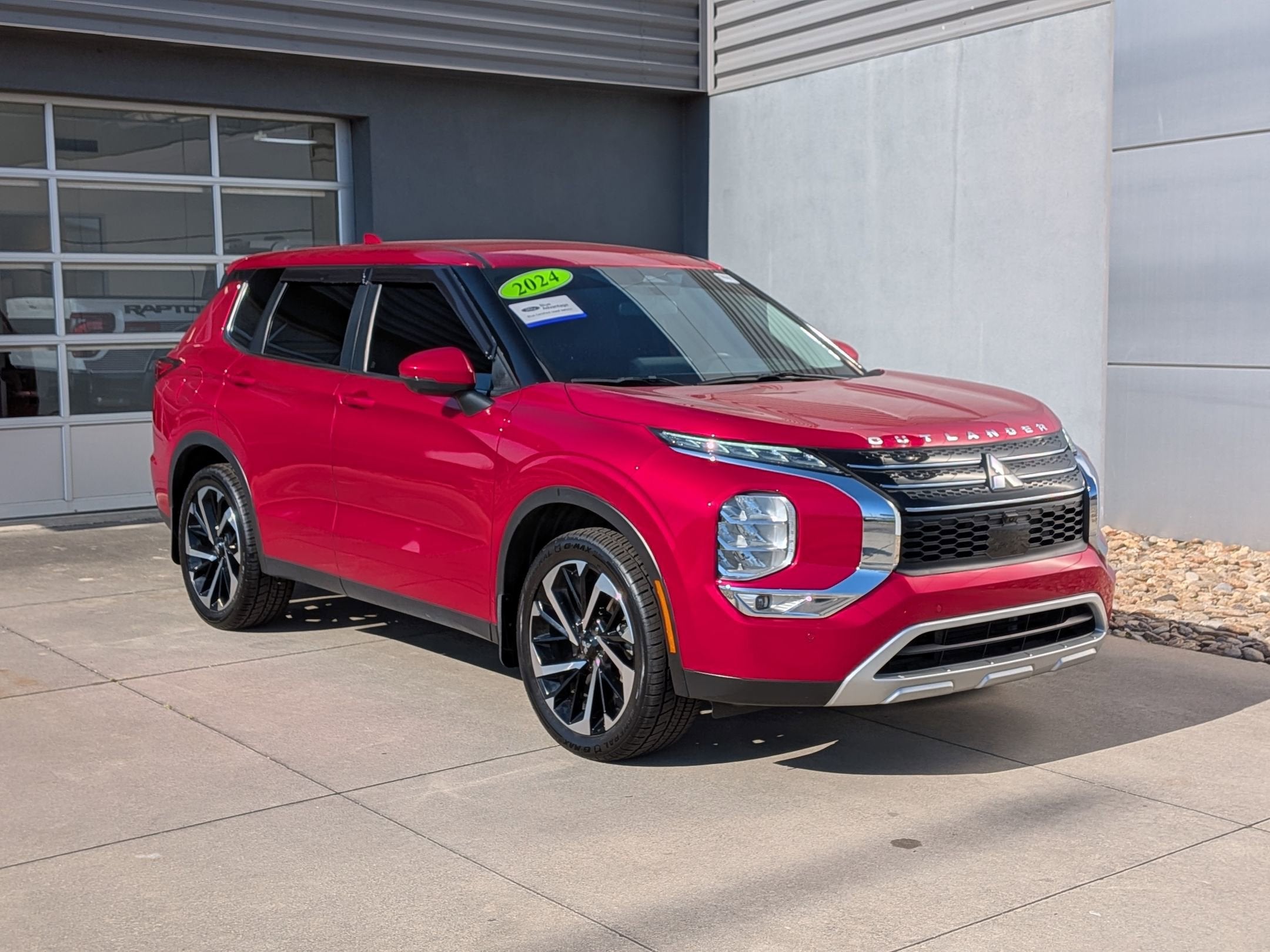 2024 Mitsubishi Outlander SE