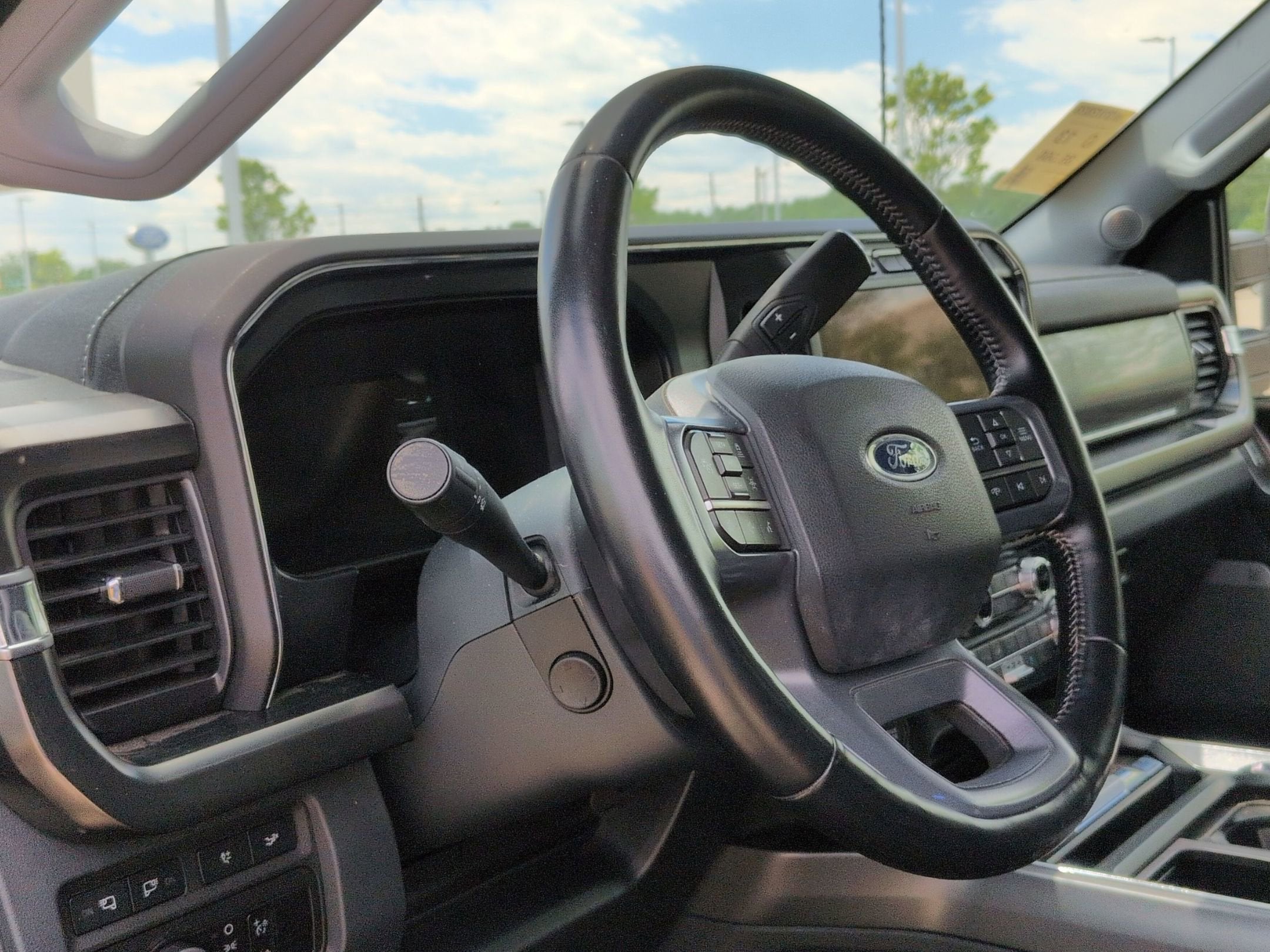 2023 Ford Super Duty F-350 DRW LARIAT