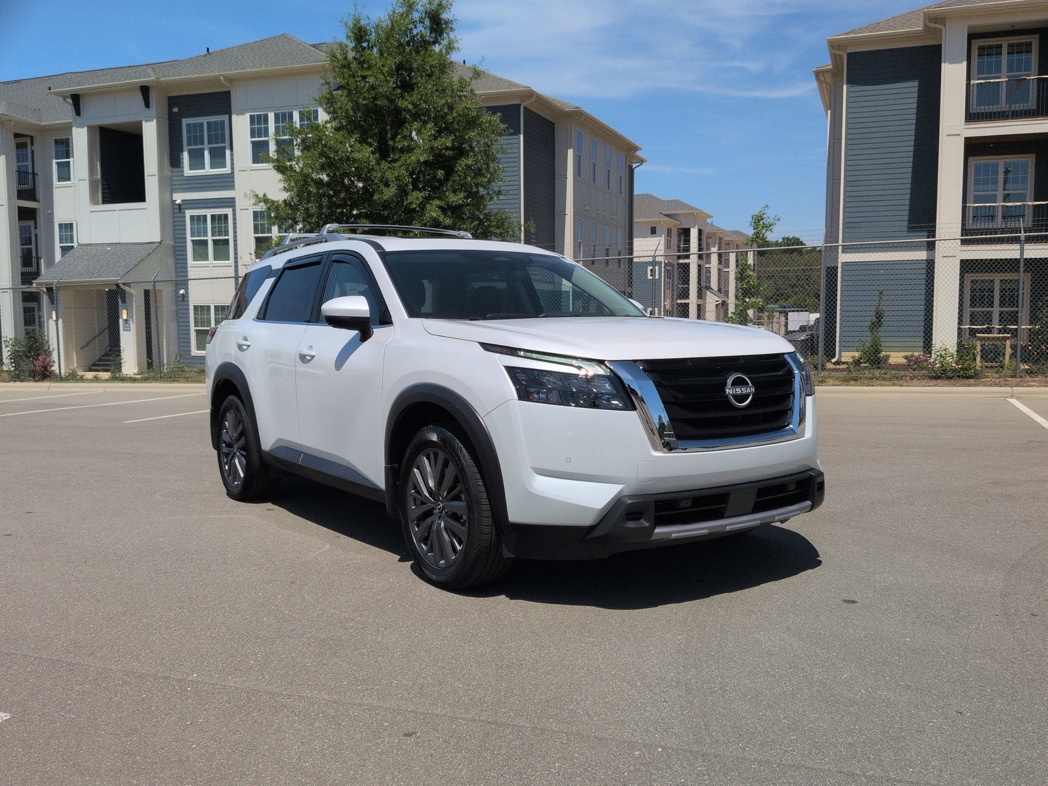 2025 Nissan Pathfinder SL