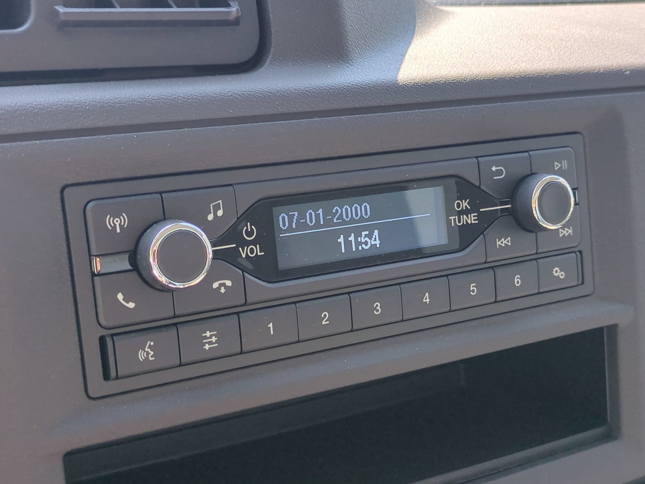 2027 Ford E-Series Cutaway Base