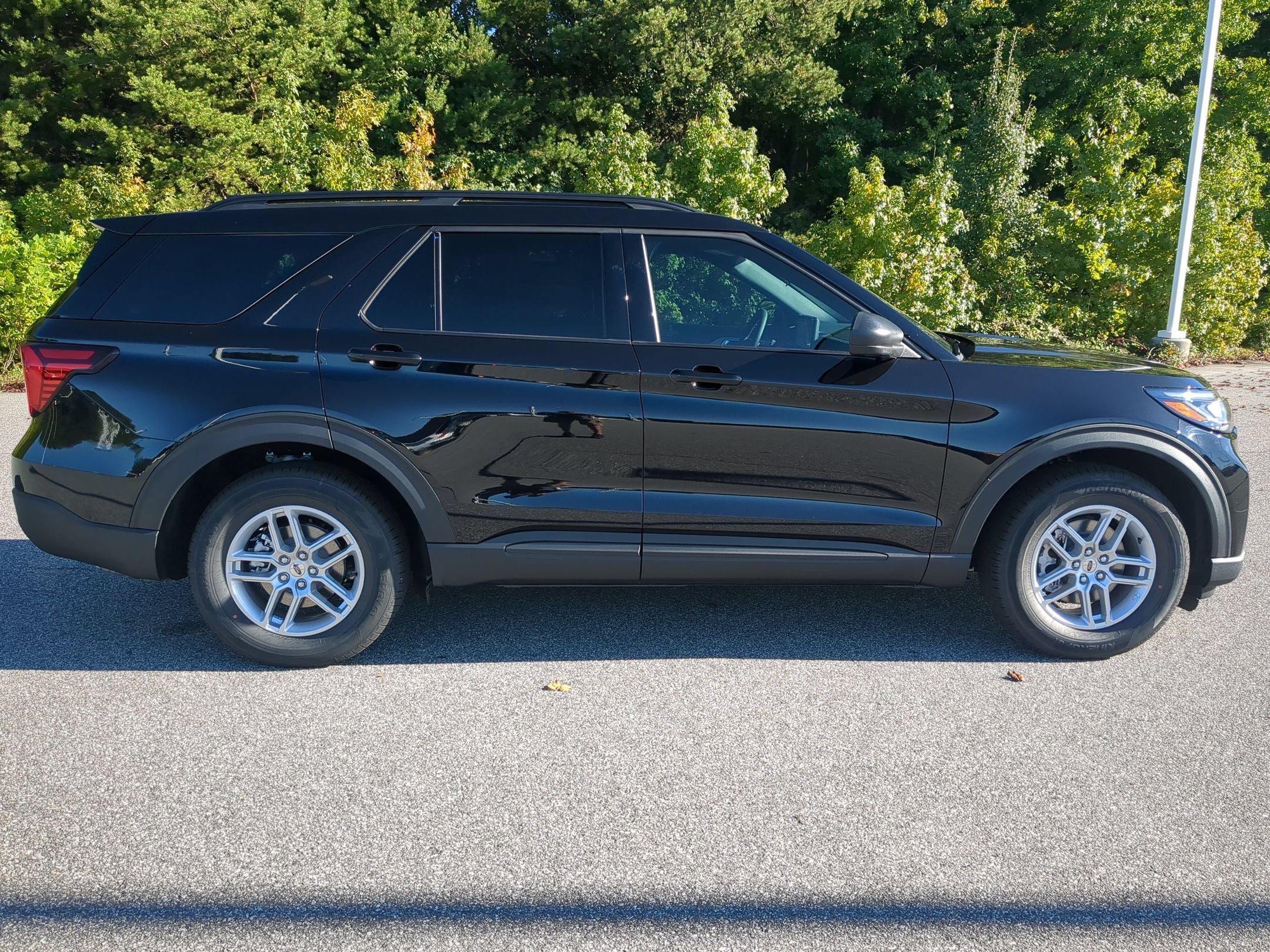 2027 Ford Explorer Active w/200A Pkg