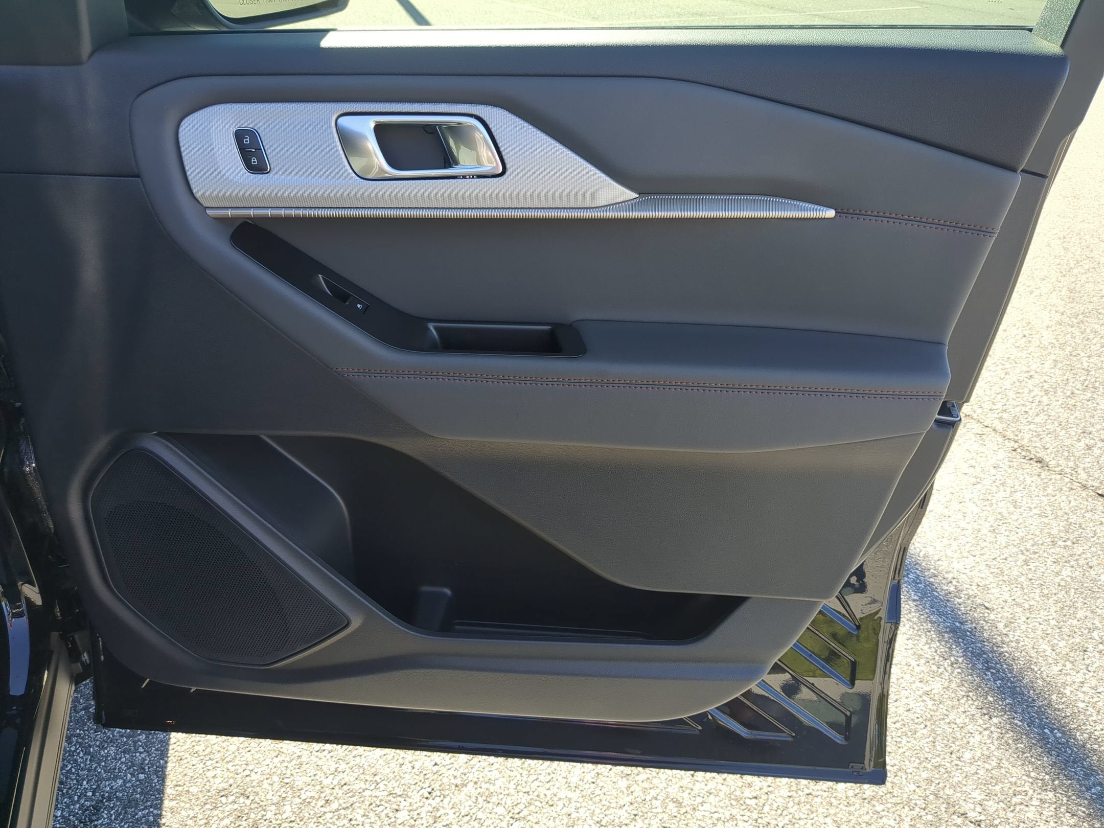 2027 Ford Explorer Active w/200A Pkg
