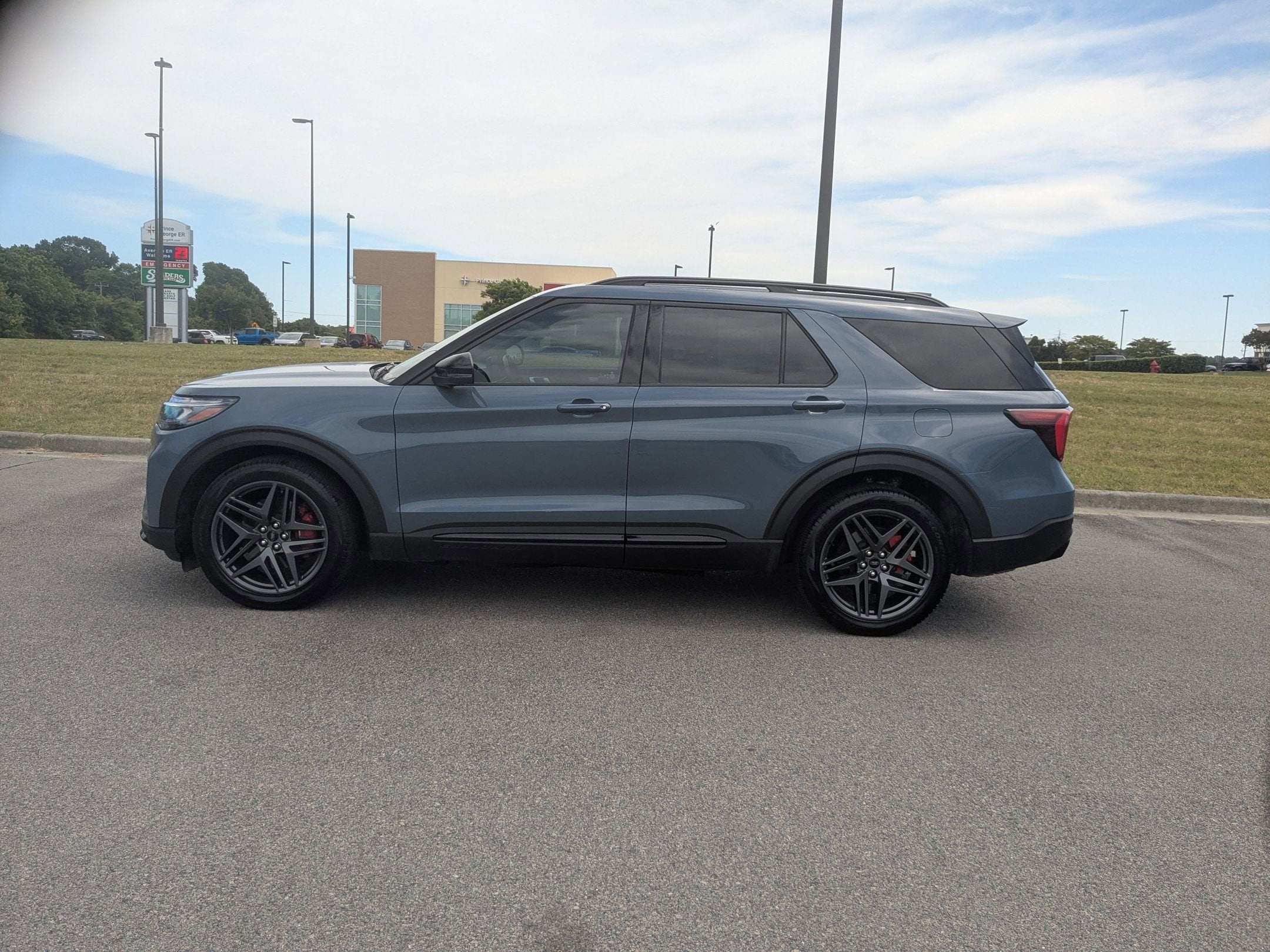 2025 Ford Explorer ST