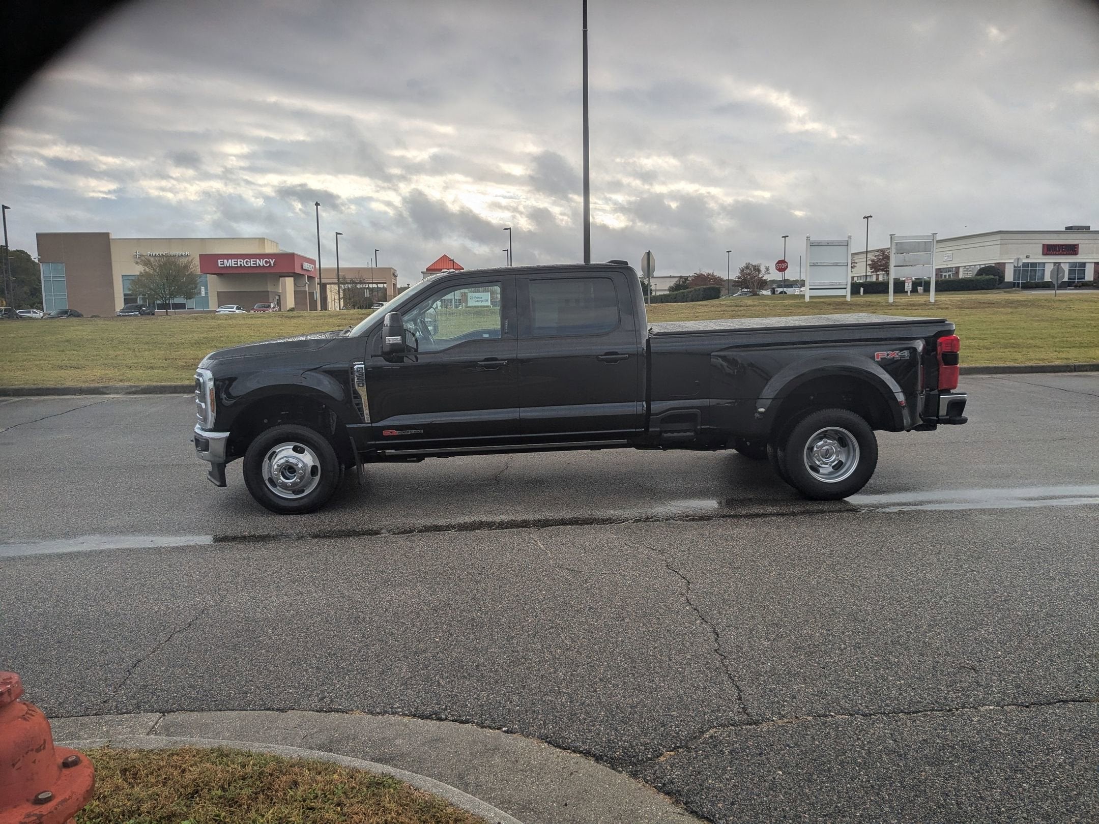 2024 Ford Super Duty F-350 DRW LARIAT