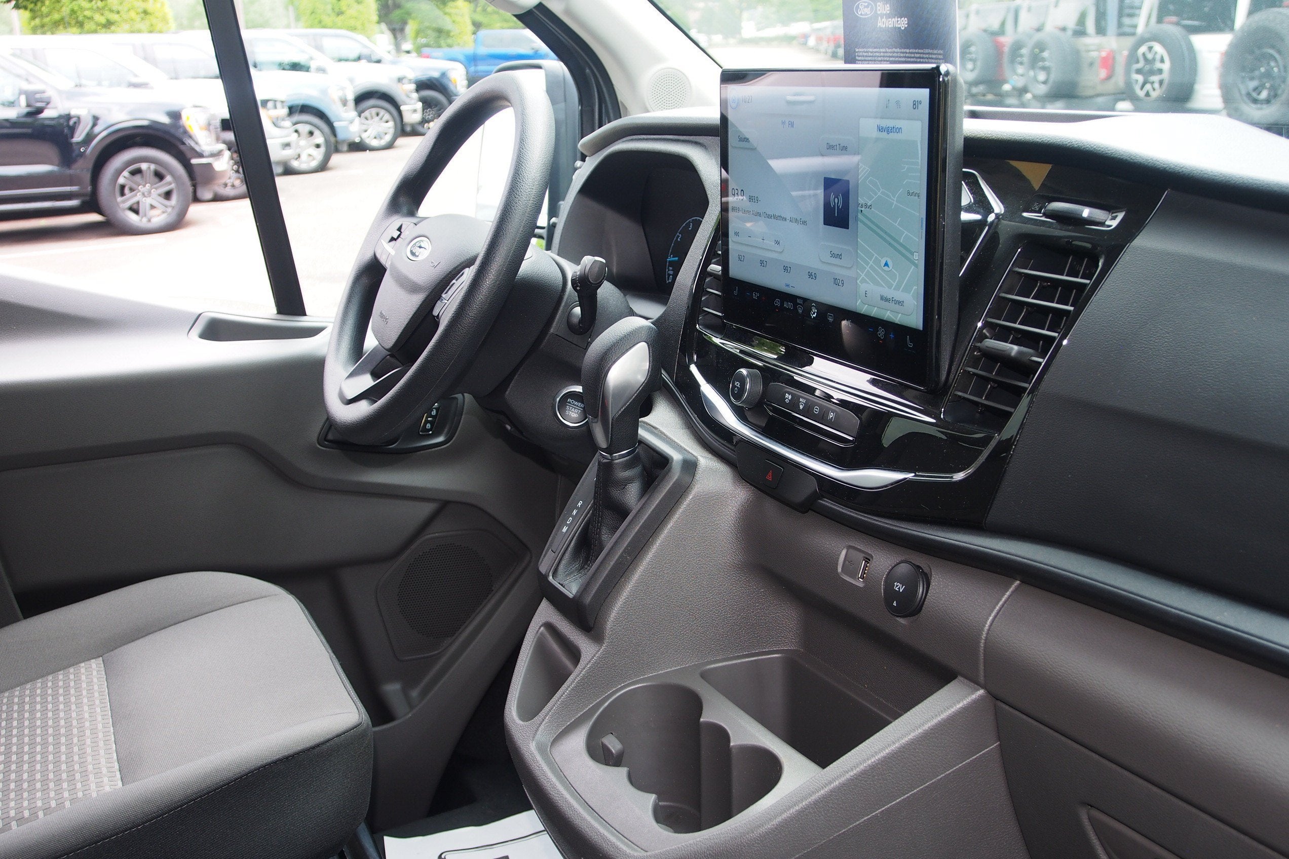 2025 Ford Transit Passenger Wagon XLT