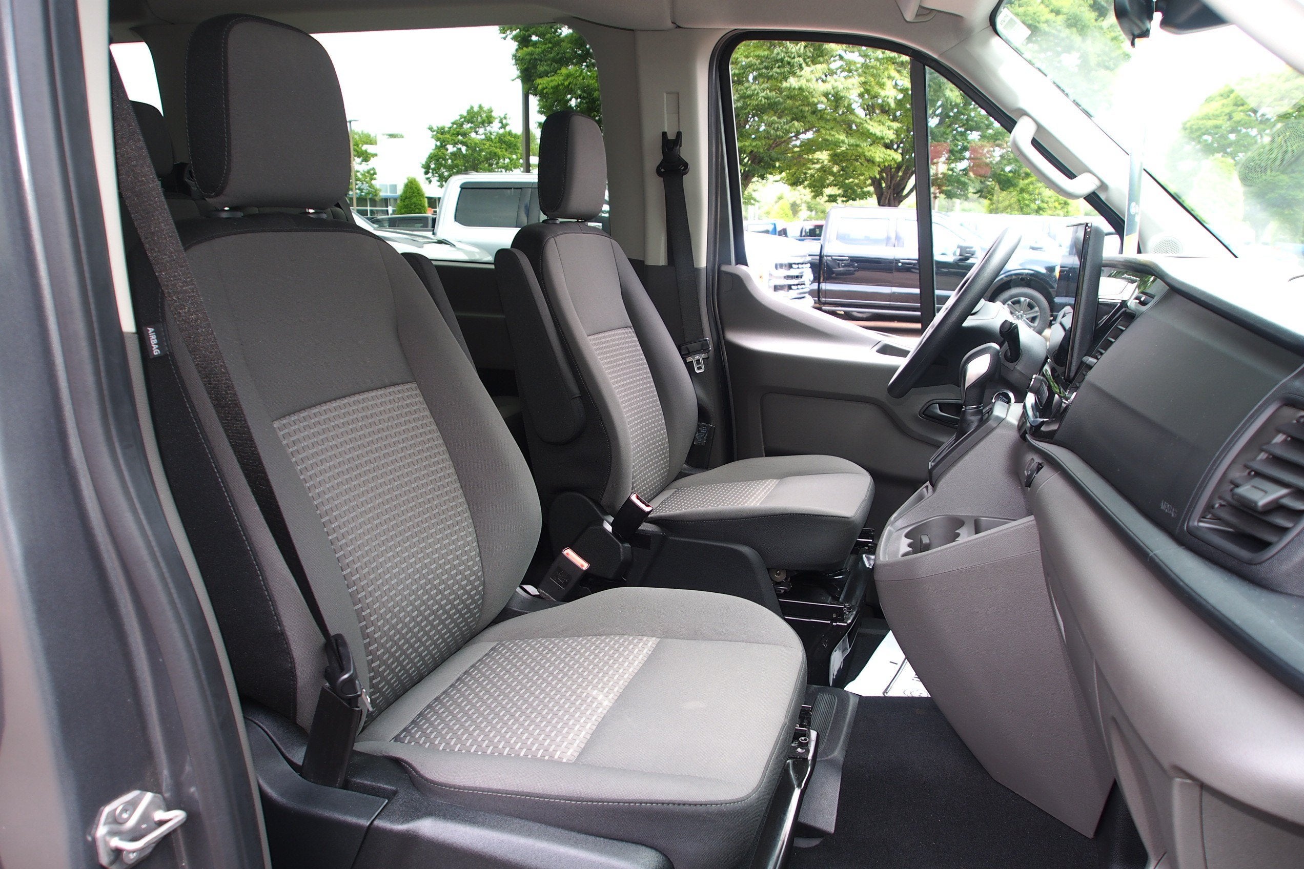 2025 Ford Transit Passenger Wagon XLT
