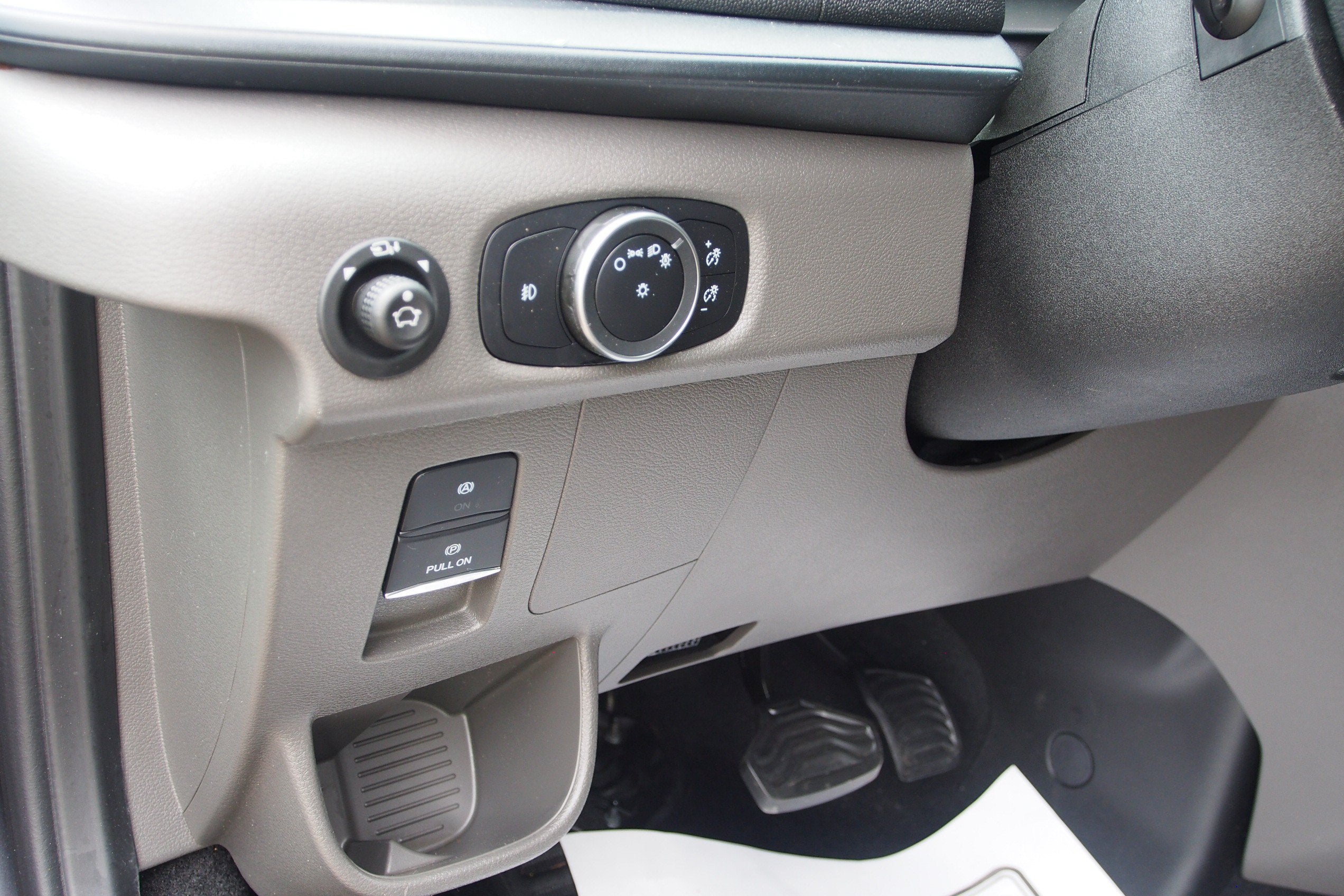 2025 Ford Transit Passenger Wagon XLT