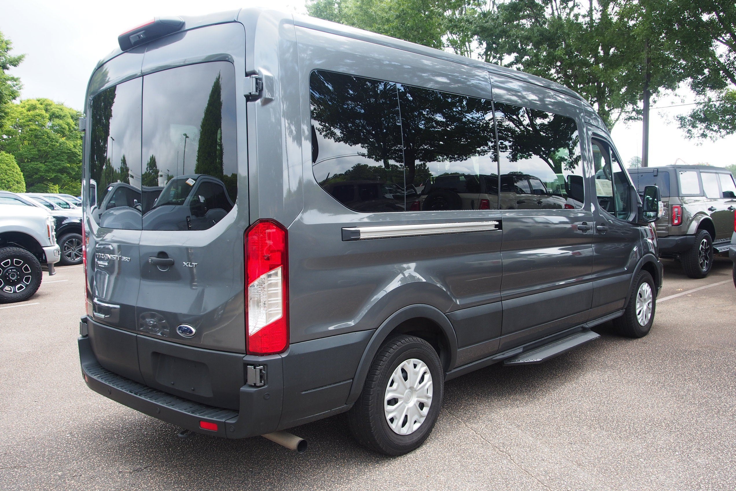 2025 Ford Transit Passenger Wagon XLT