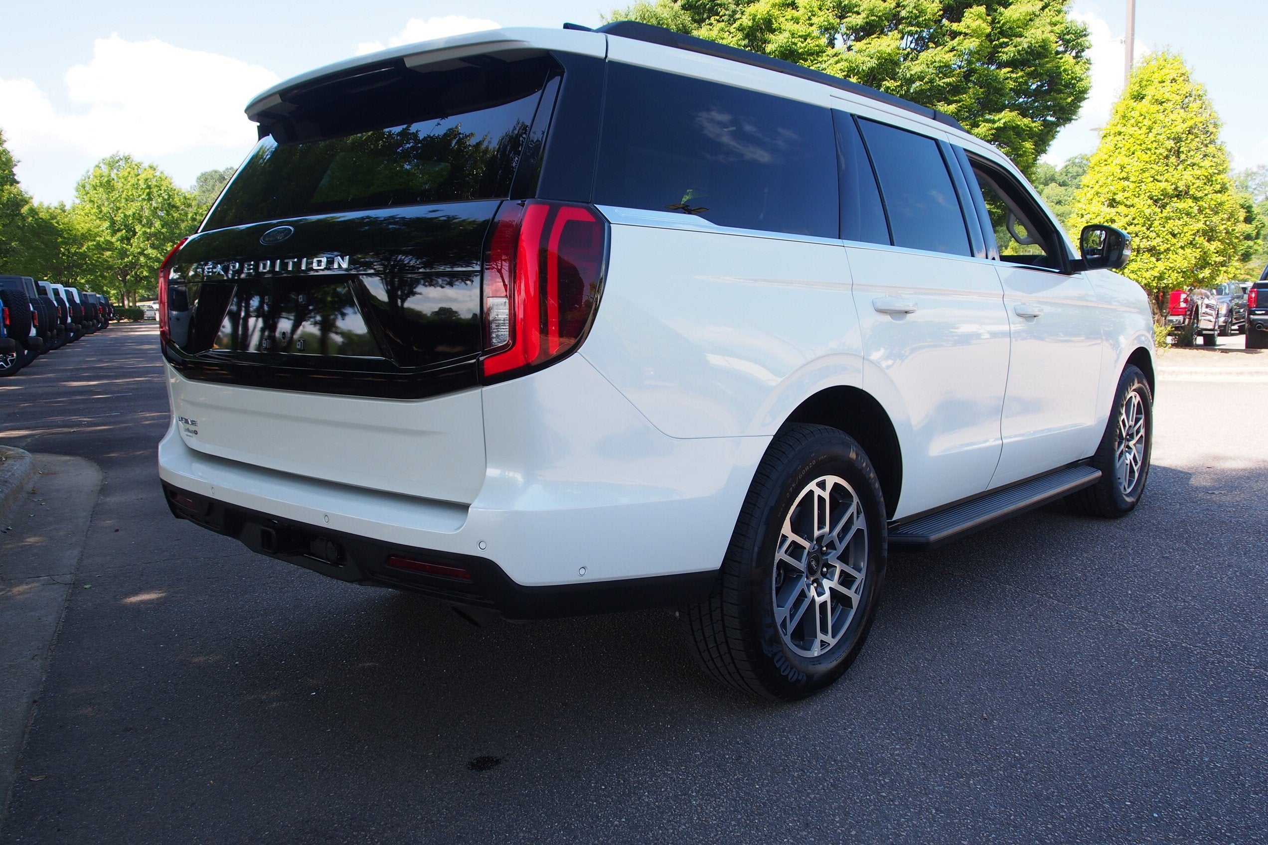 2025 Ford Expedition Active