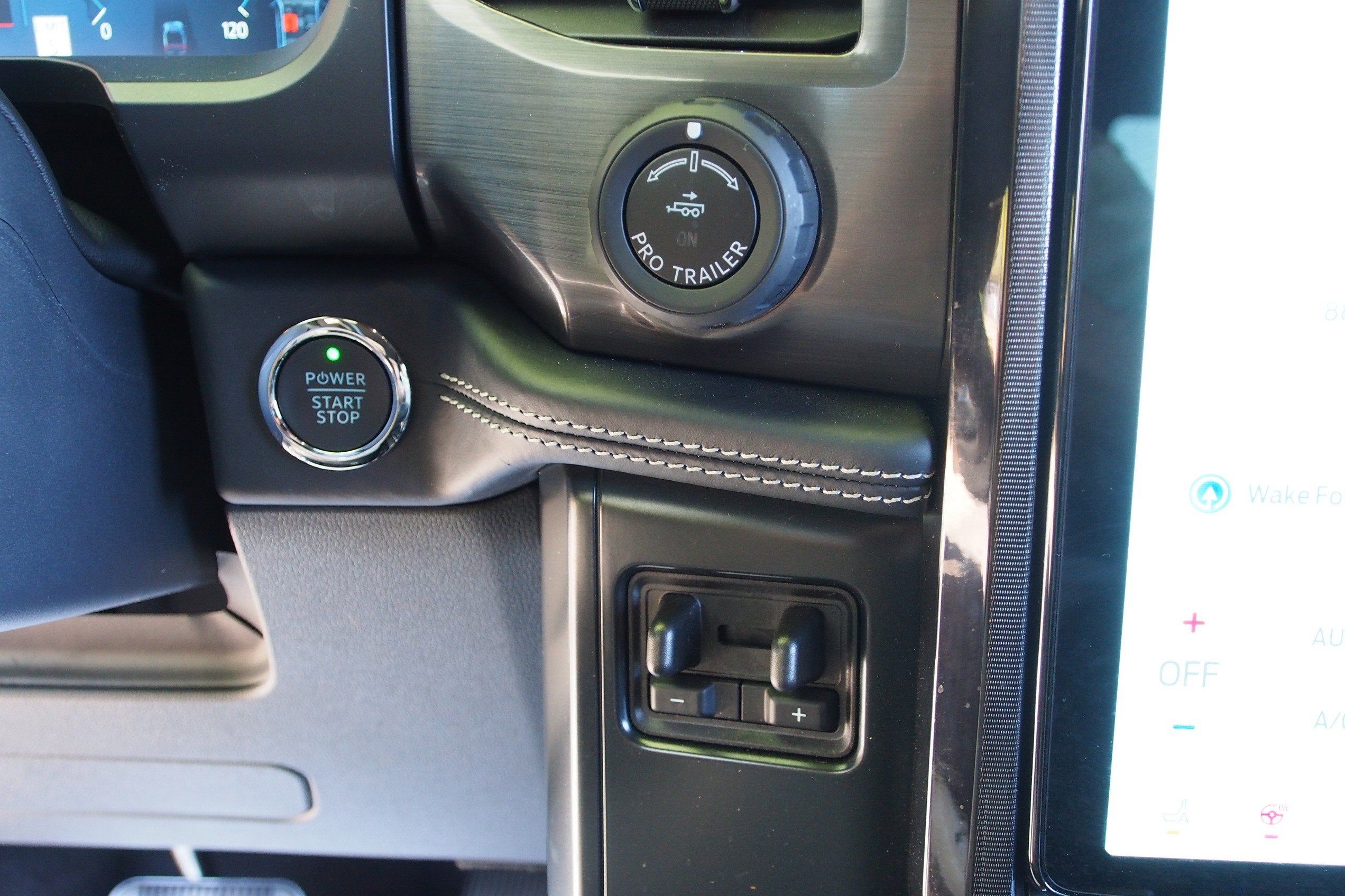 2025 Ford F-150 Lightning Platinum