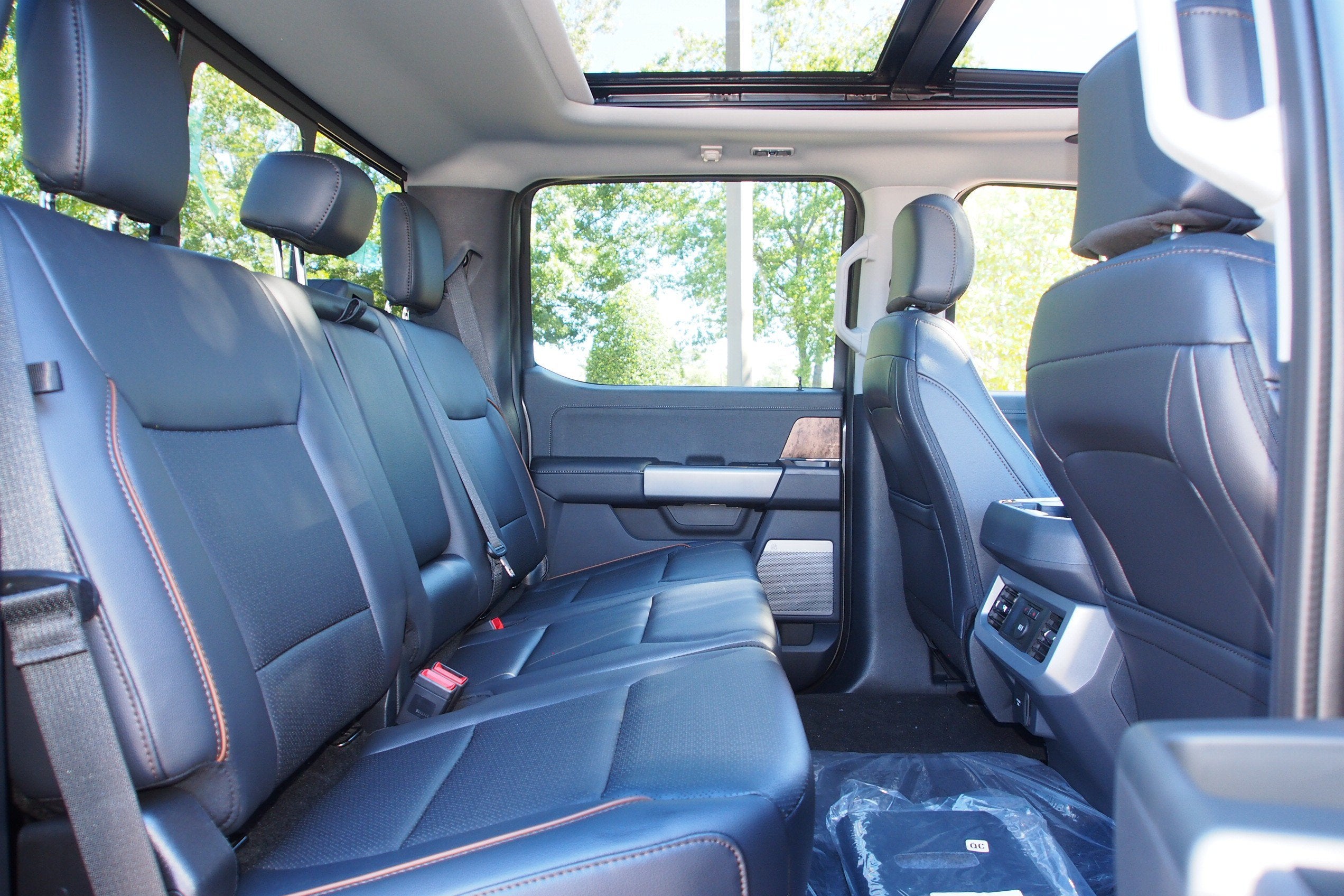 2027 Ford Super Duty F-250 SRW LARIAT