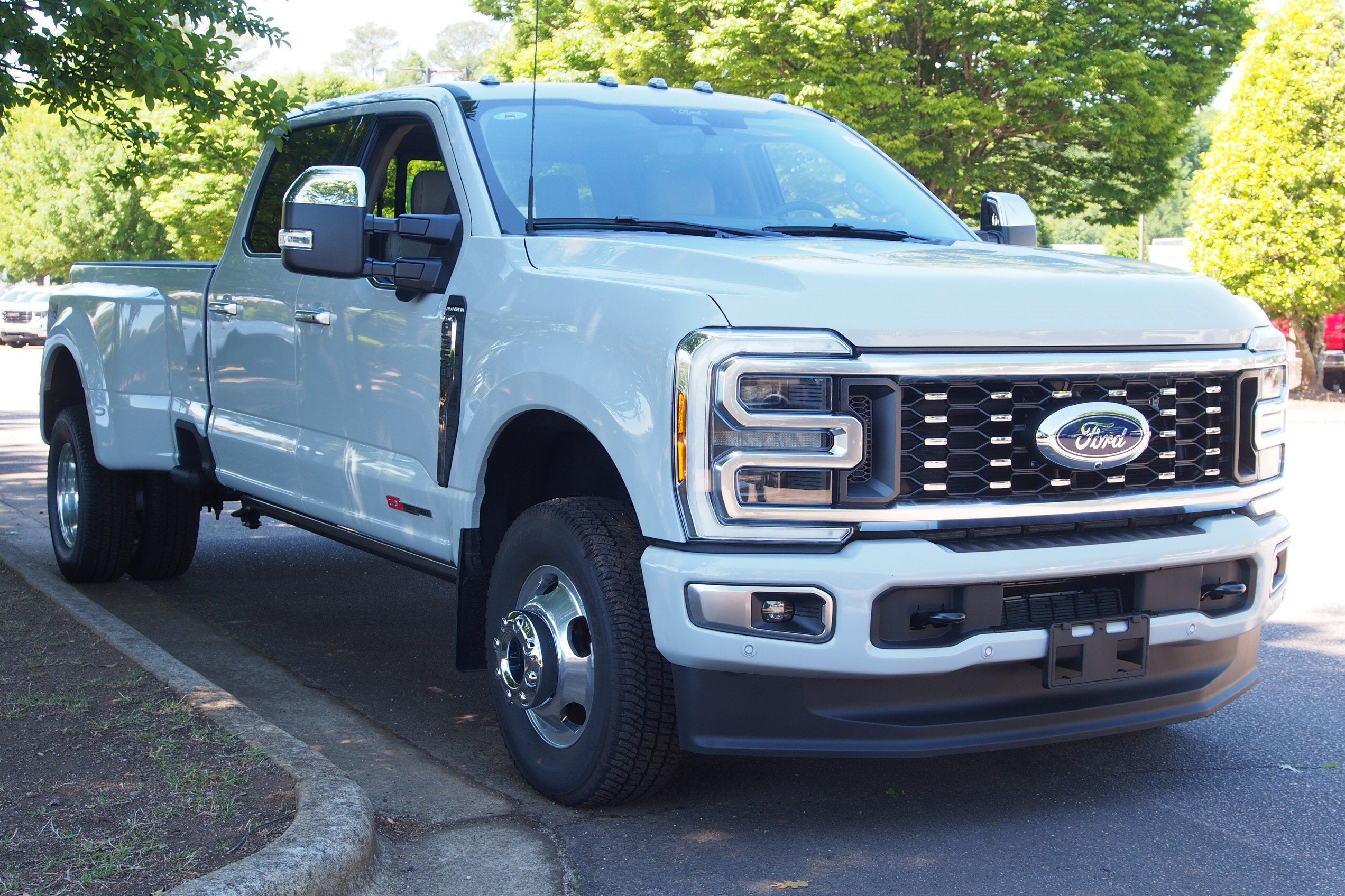 2026 Ford Super Duty F-350 DRW Platinum