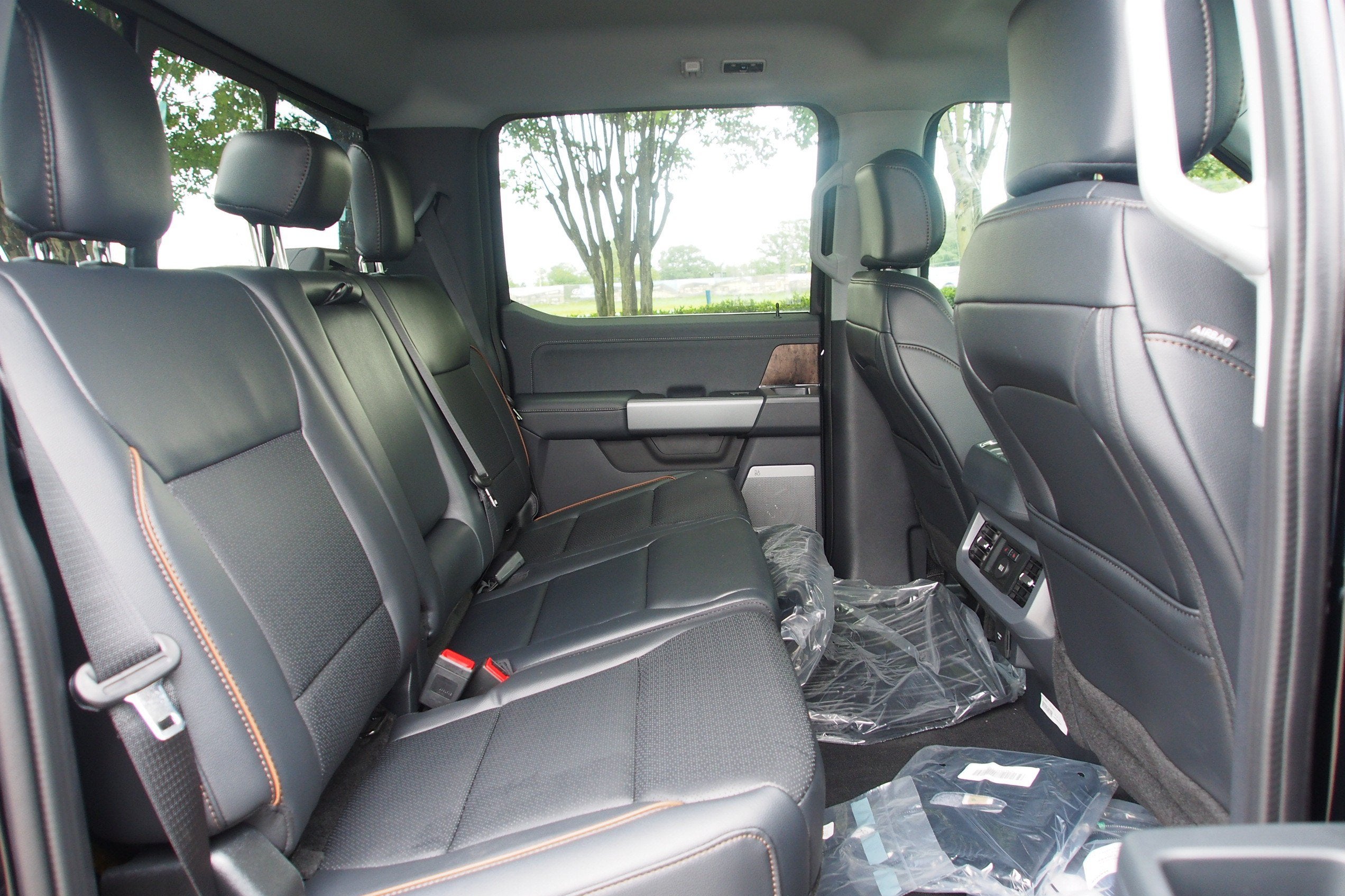 2026 Ford Super Duty F-350 DRW LARIAT