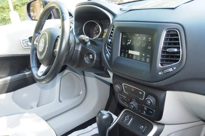 2020 Jeep Compass Latitude w/Sun/Wheel Pkg