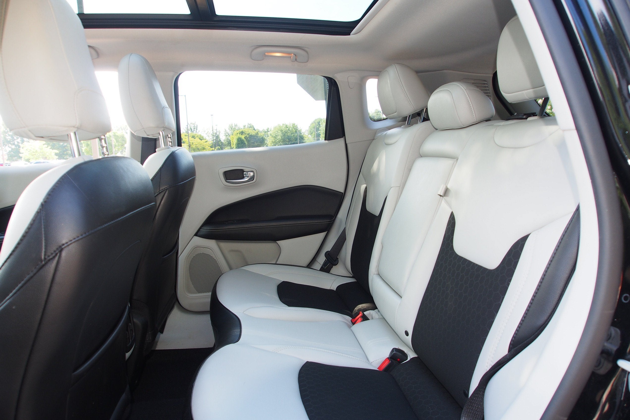 2020 Jeep Compass Latitude w/Sun/Wheel Pkg