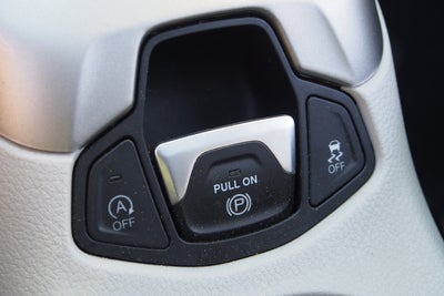2020 Jeep Compass Latitude w/Sun/Wheel Pkg