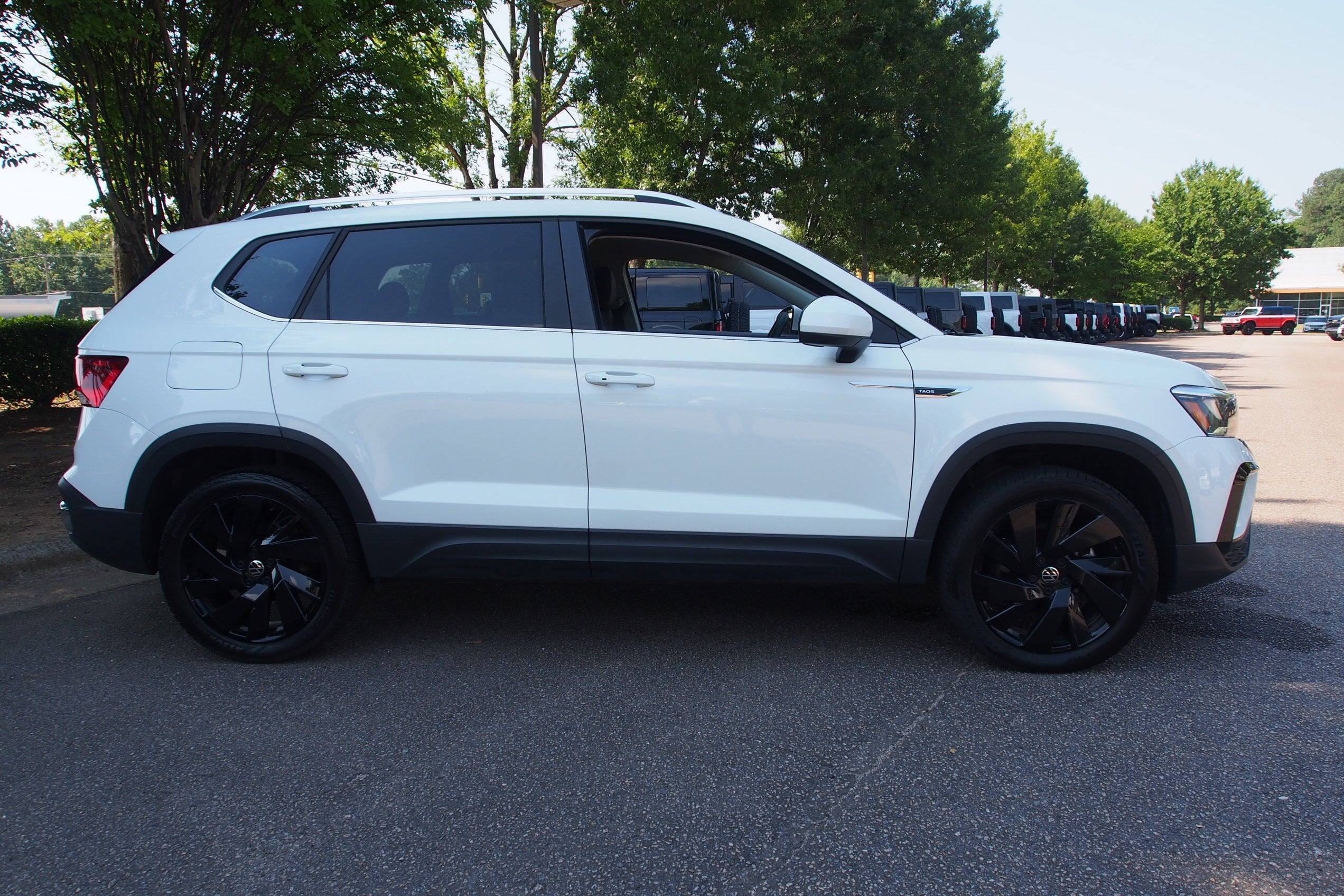 2023 Volkswagen Taos SE