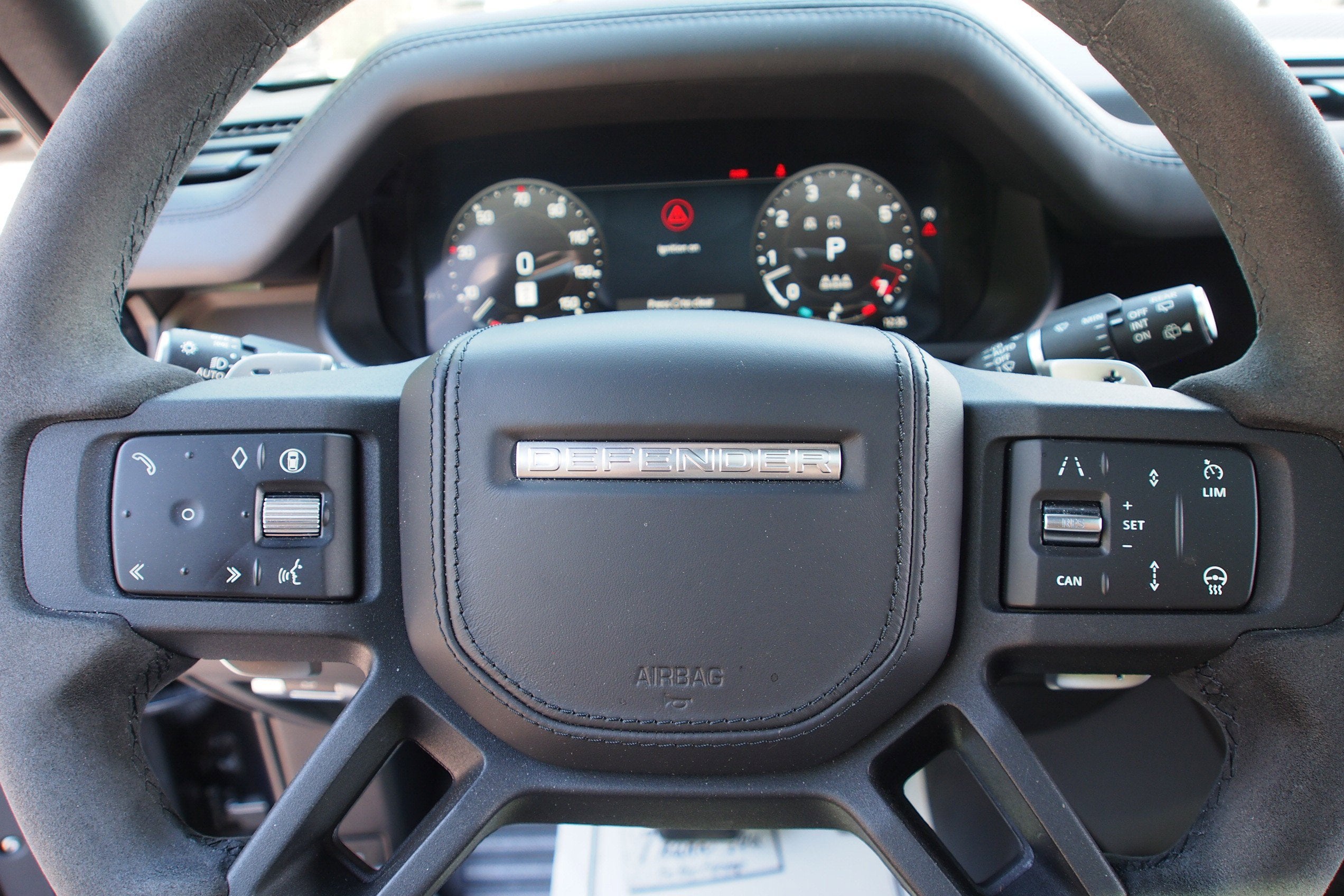 2024 Land Rover Defender V8